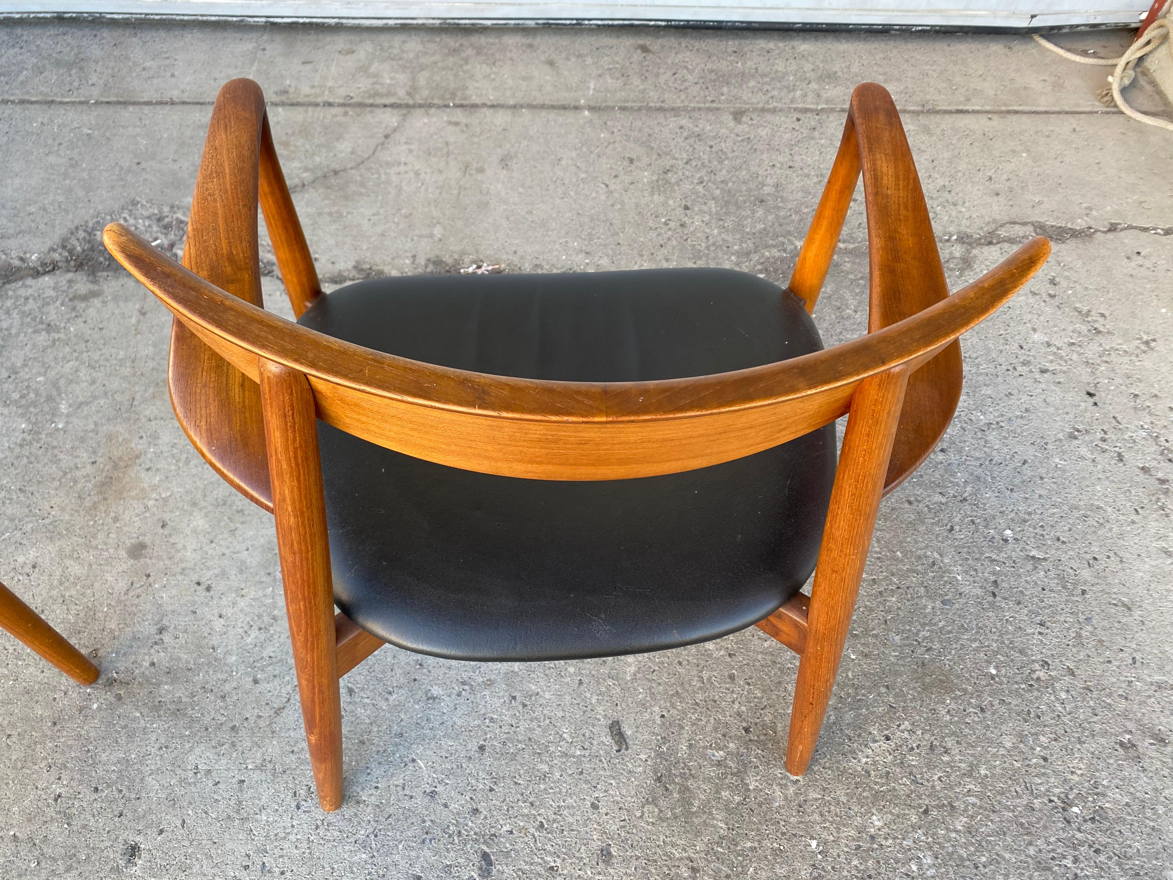 Paire de fauteuils assortis par Harry stergaard, Danemark, début des années 1960 en vente 2