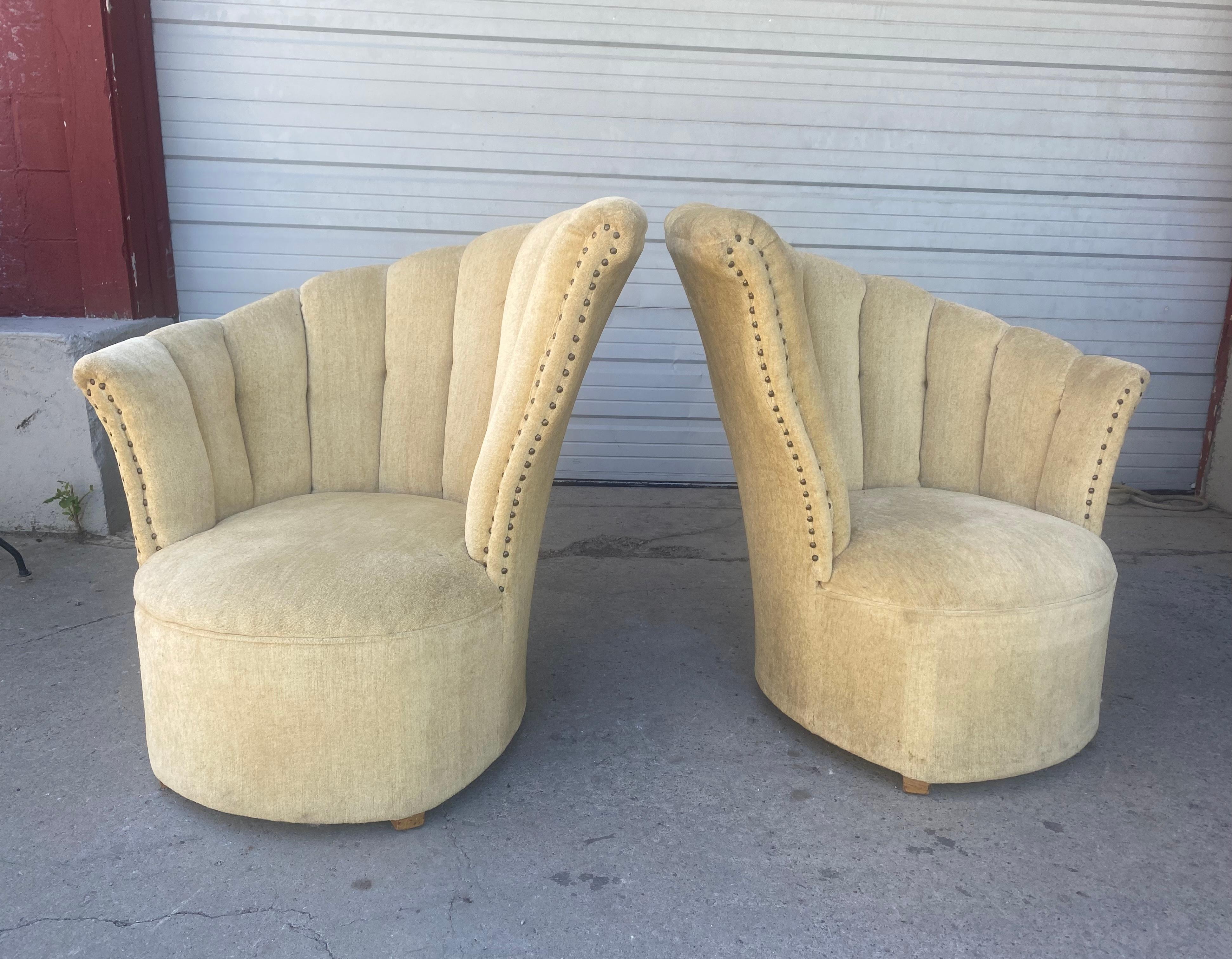 Paire assortie de chaises longues asymétriques Art Déco, Grosfeld House, mohair crème Bon état - En vente à Buffalo, NY