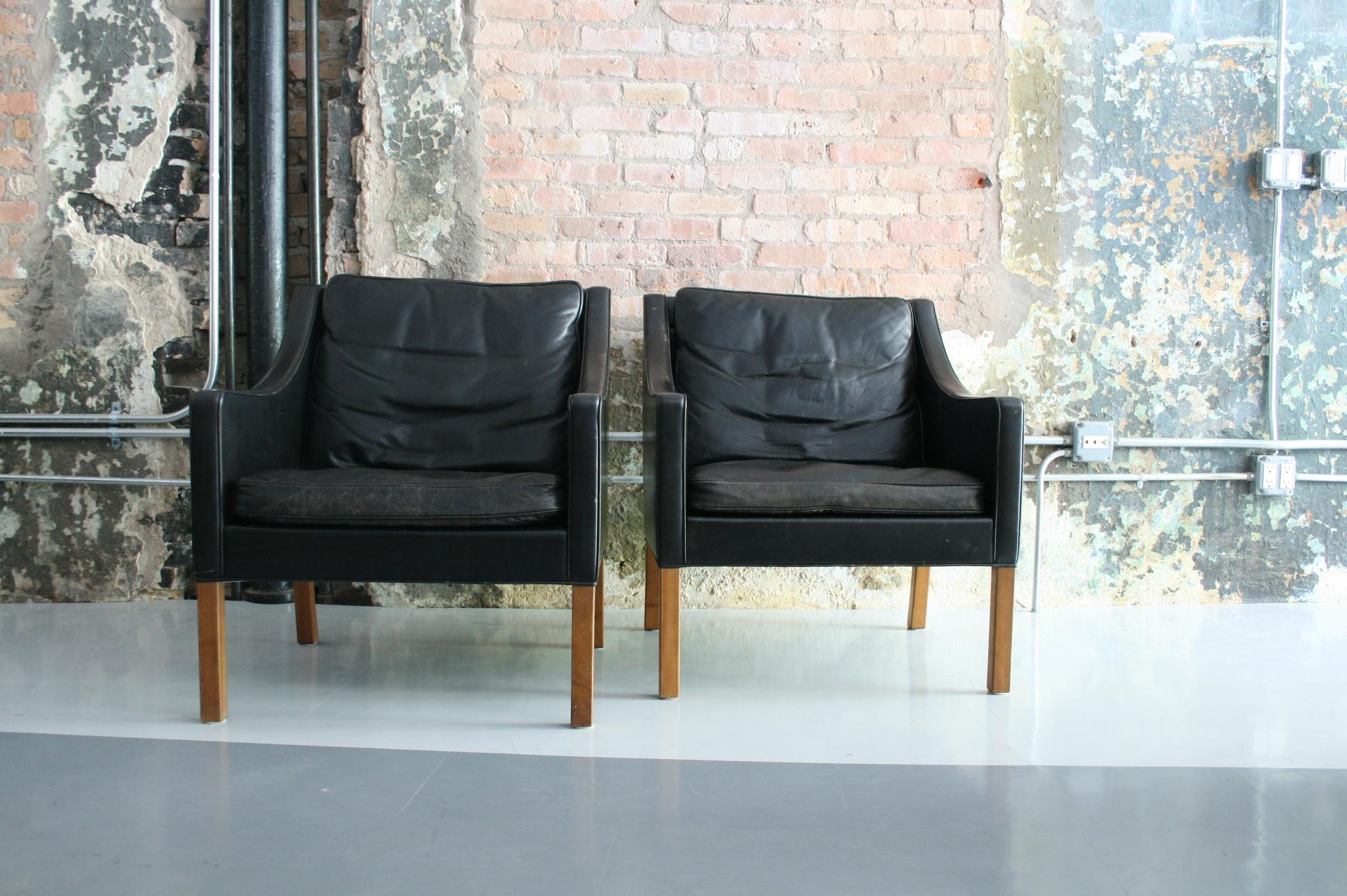 Matched Pair of Børge Mogensen Model #2207 Leather Lounge Chairs 4