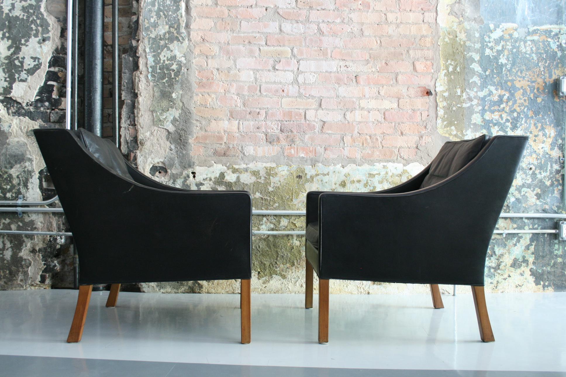 Matched Pair of Børge Mogensen Model #2207 Leather Lounge Chairs 8