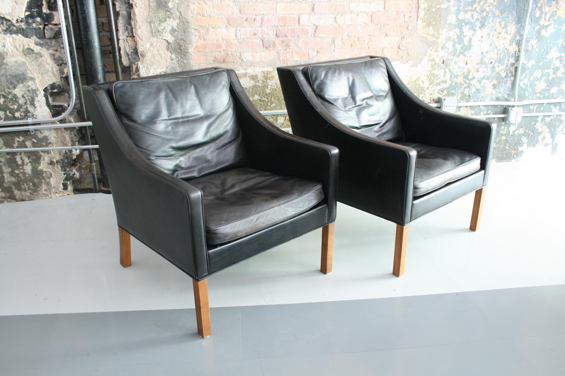 Scandinavian Modern Matched Pair of Børge Mogensen Model #2207 Leather Lounge Chairs