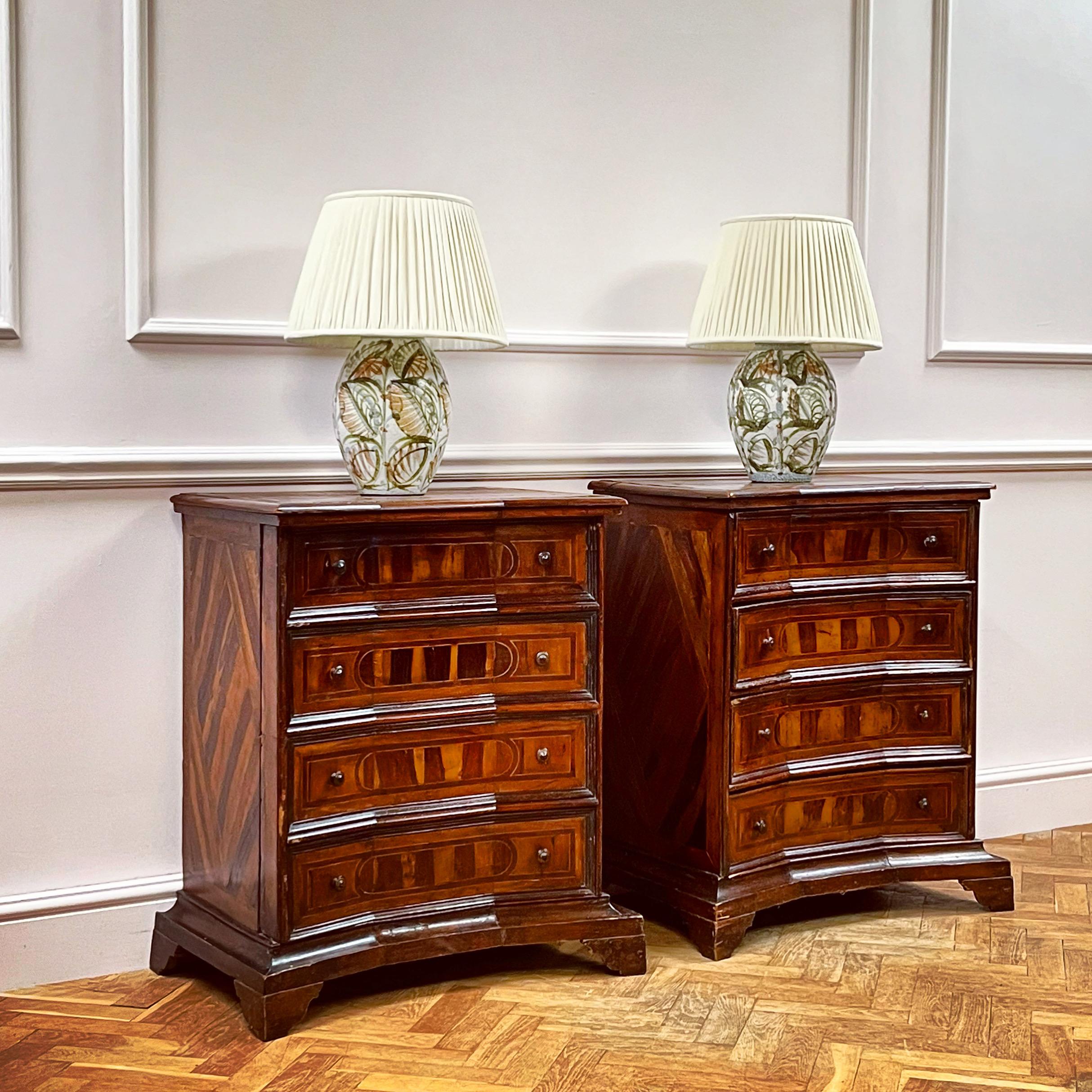 20ième siècle Paire de lampes d'art britanniques assorties en vente