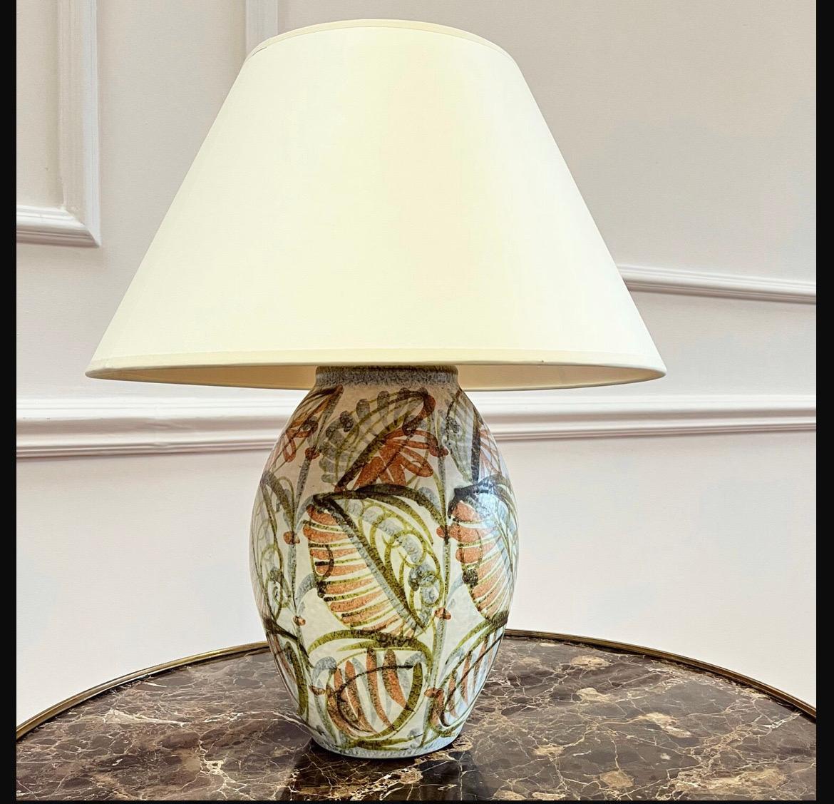 Poteries Paire de lampes d'art britanniques assorties en vente