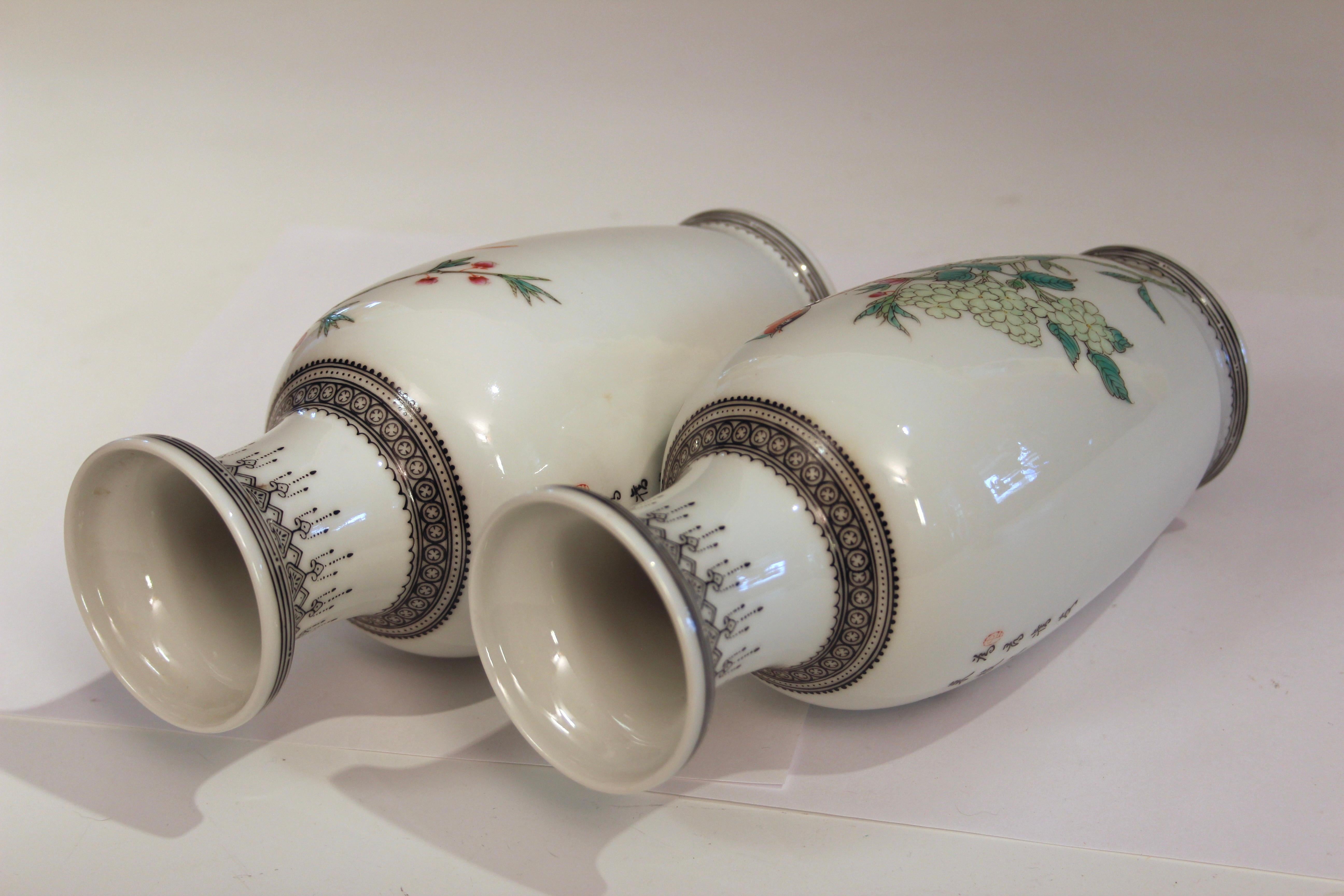 Qing Matched Pair Chinese Porcelain Jingdezhen Zhi Mark Famille Rose Export Vases For Sale