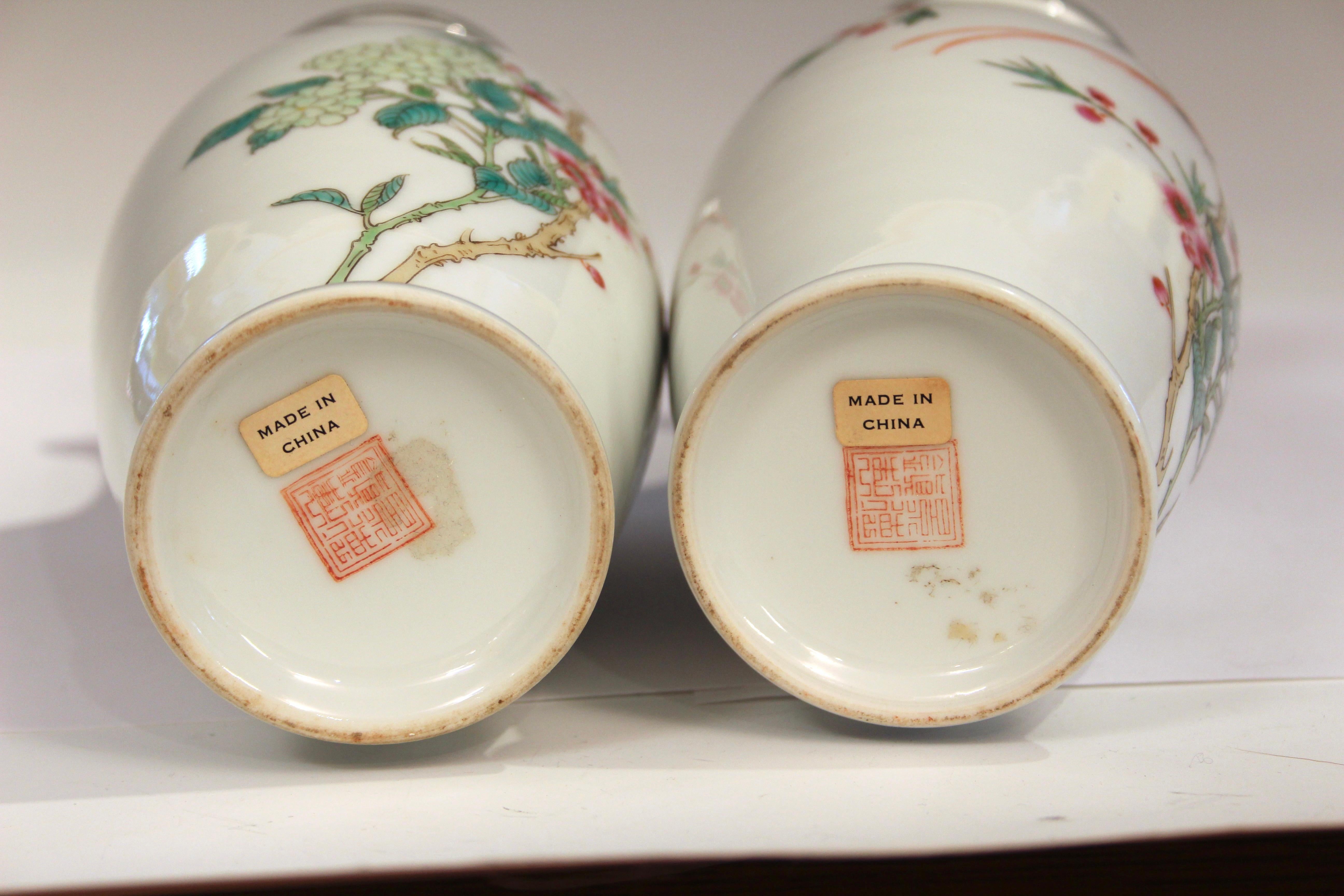 Matched Pair Chinese Porcelain Jingdezhen Zhi Mark Famille Rose Export Vases In Excellent Condition For Sale In Wilton, CT
