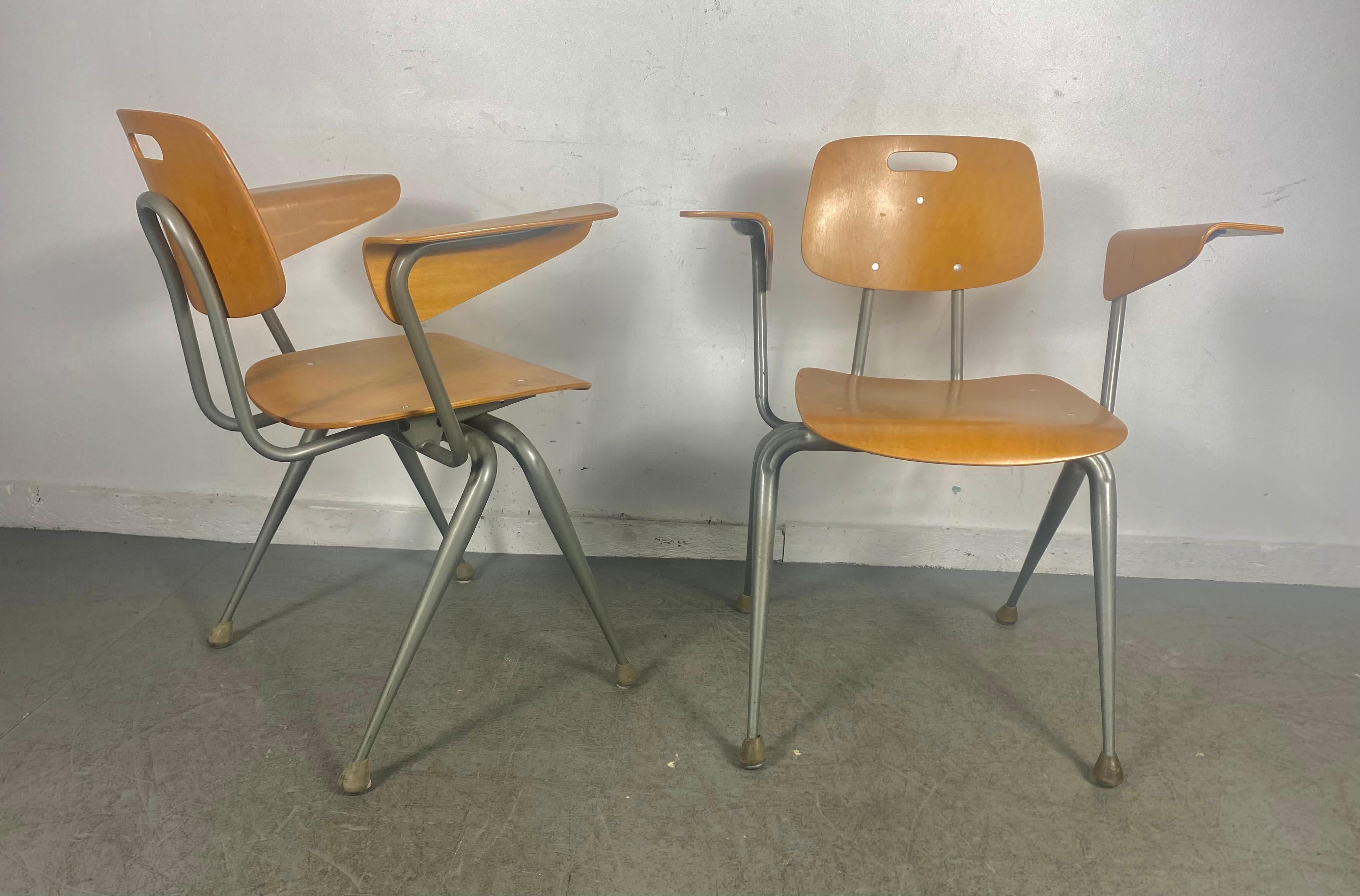 Américain Paire de fauteuils modernistes en contreplaqué de style Jean Prouve par Brunswick en vente