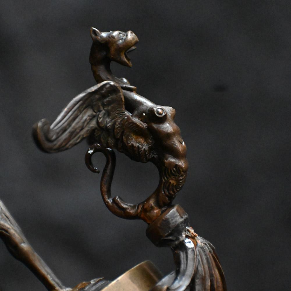 Fin du XIXe siècle Paire de lampes à huile grand tour en bronze du 19e siècle, assorties en vente