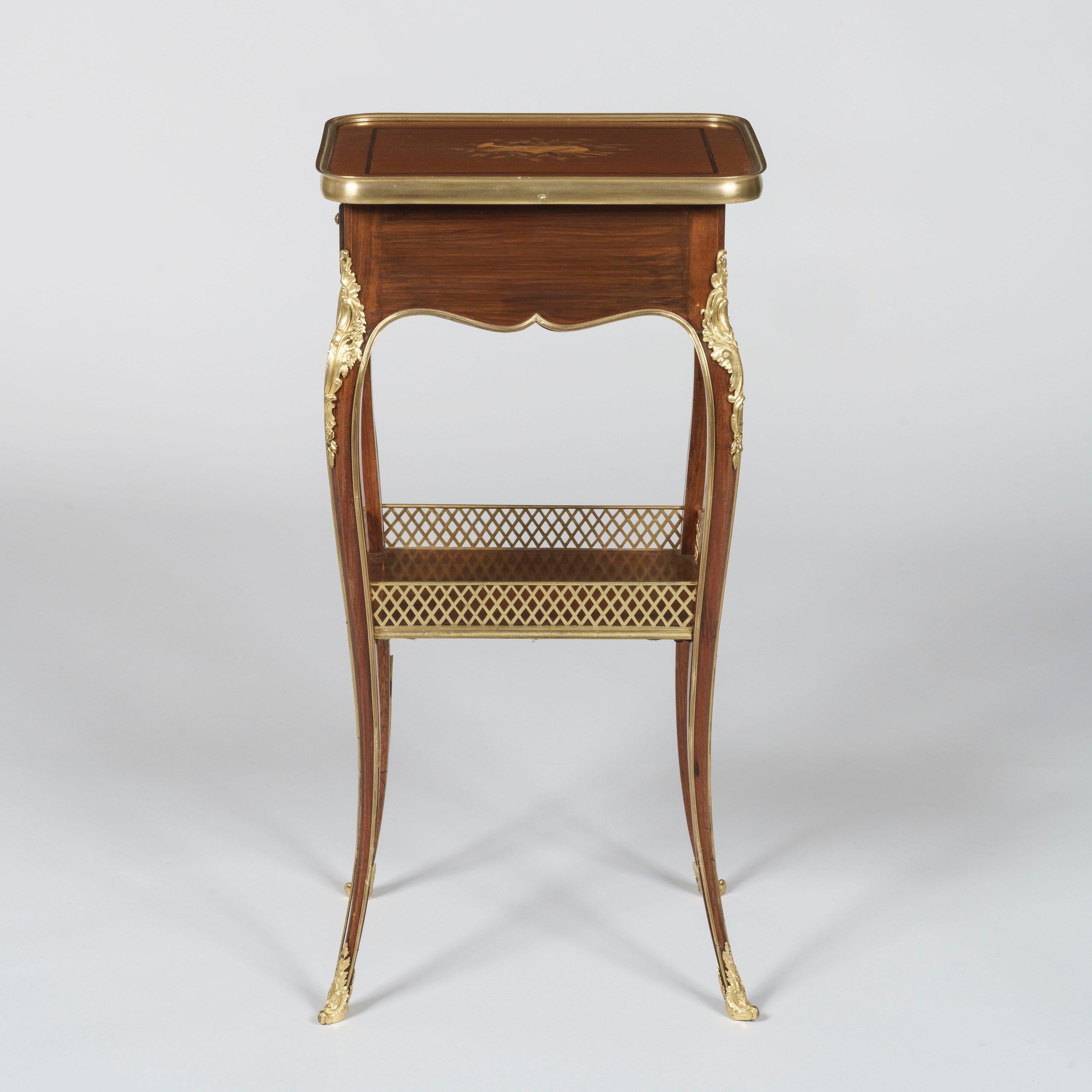 Louis XV Paire assortie de tables d'appoint françaises du 19ème siècle par Henry Dasson en vente