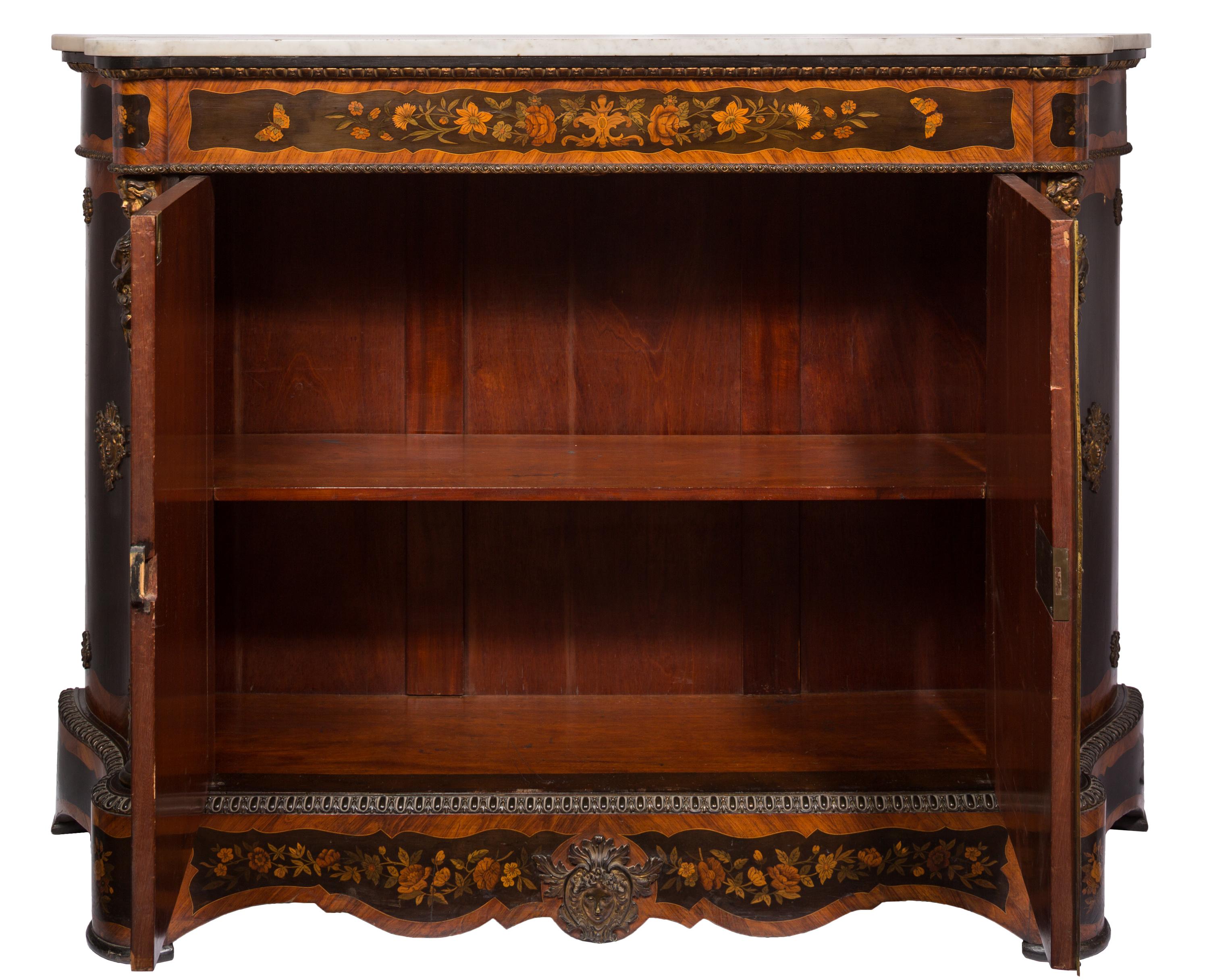 Pair of 19th Century French Louis XVI Style Side Cabinets with Floral Marquetry In Good Condition For Sale In Madrid, ES