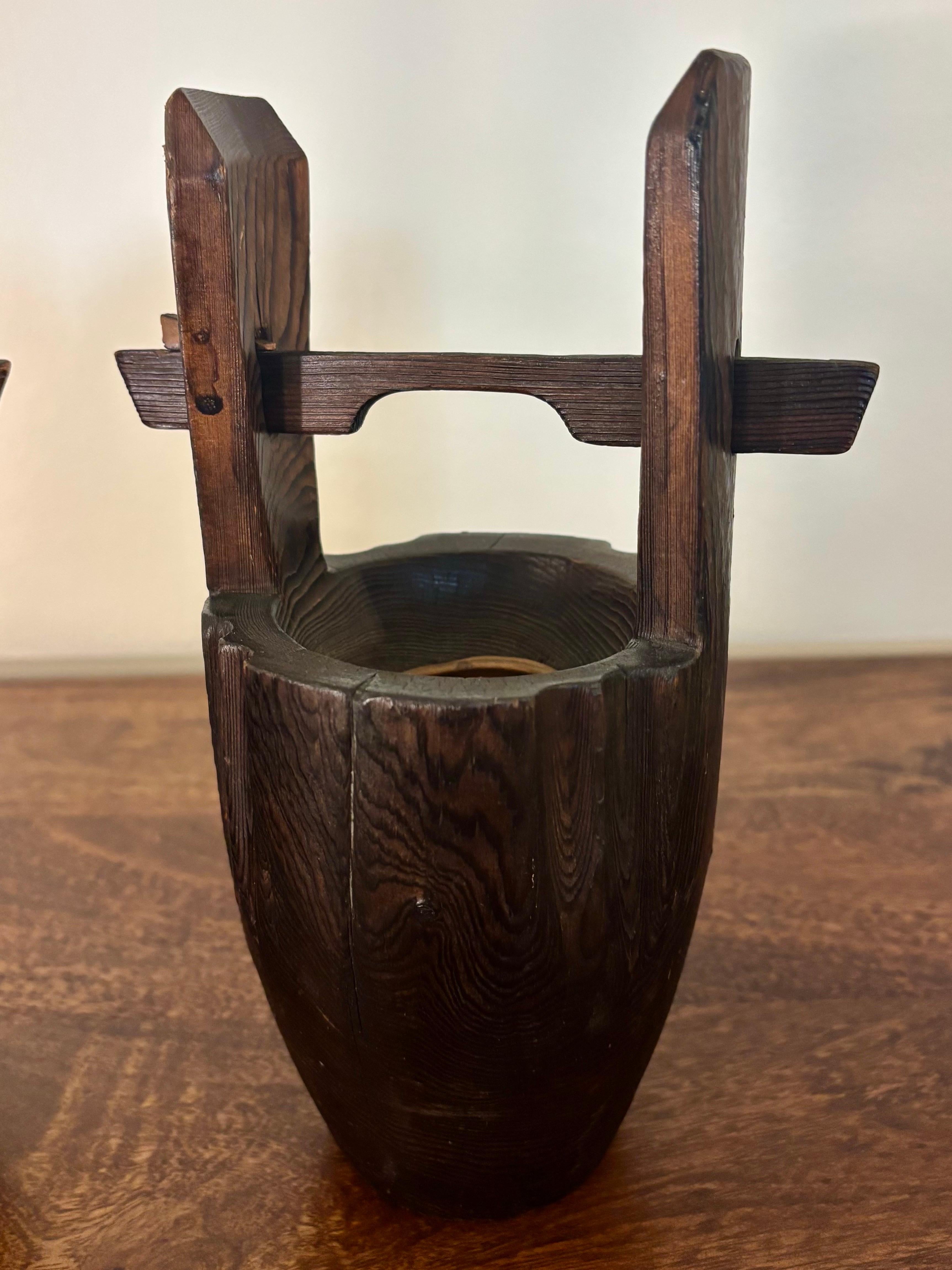 Coppia di vasi antichi giapponesi in legno Ikebana abbinata In condizioni buone in vendita a Delray Beach, FL