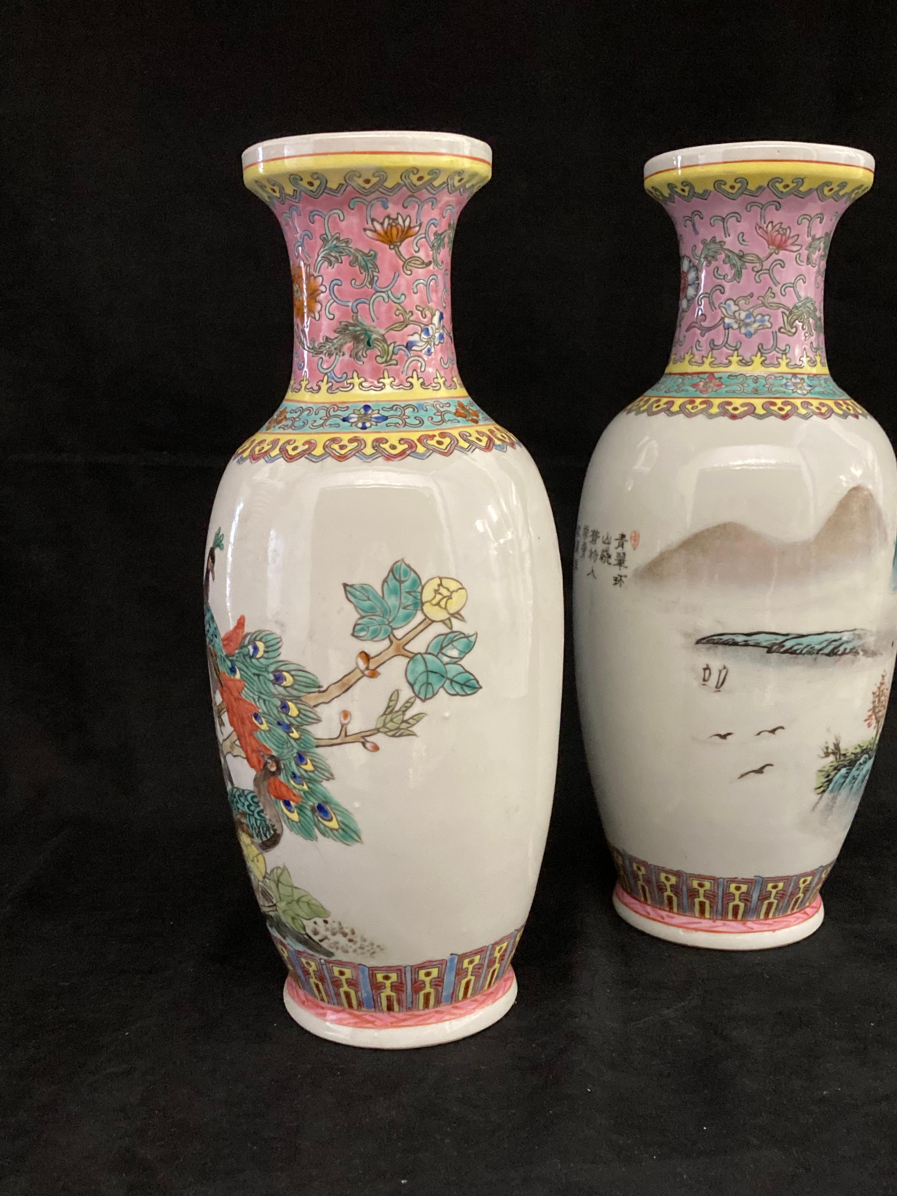 Passendes Paar chinesischer Jingdezhen Famille-Rose-Porzellanvasen, Zhi-Marke im Angebot 9
