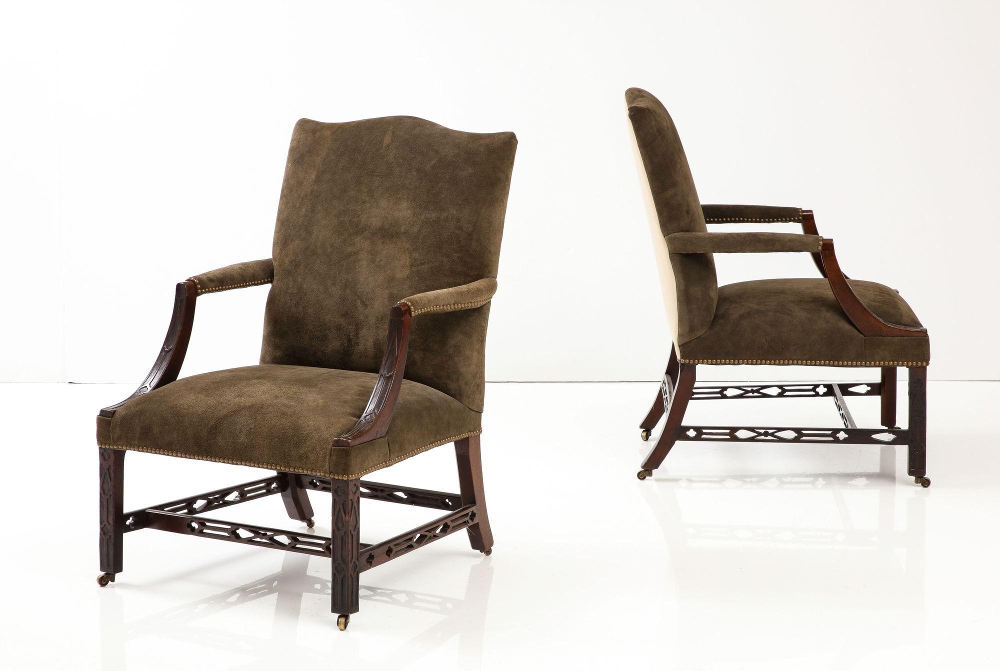 Fin du XVIIIe siècle Paire assortie de chaises George III Gainsborough en vente