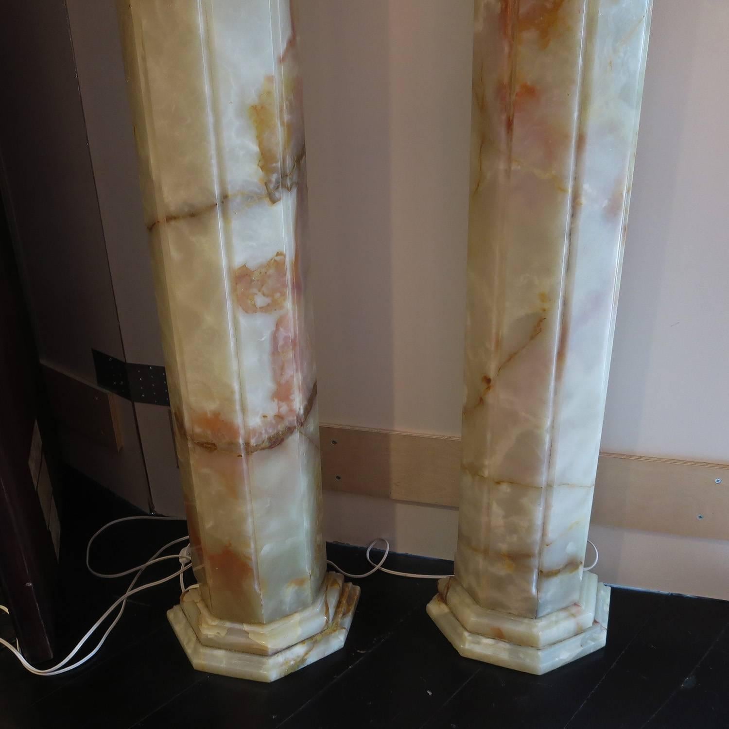 Matched Pair of Lighted Onyx Column Lamps In Good Condition In North Hollywood, CA