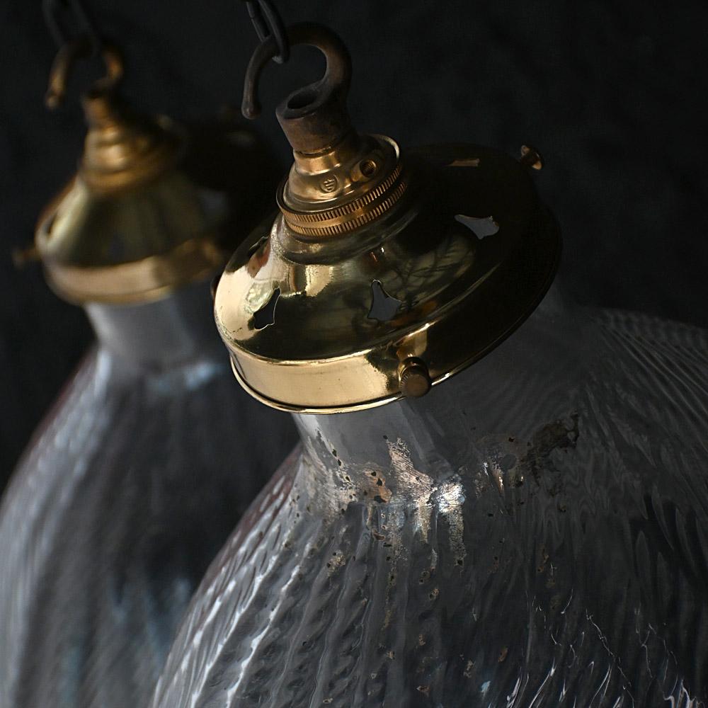 Coppia di lampade asimmetriche in vetro della metà del XX secolo in vendita 1