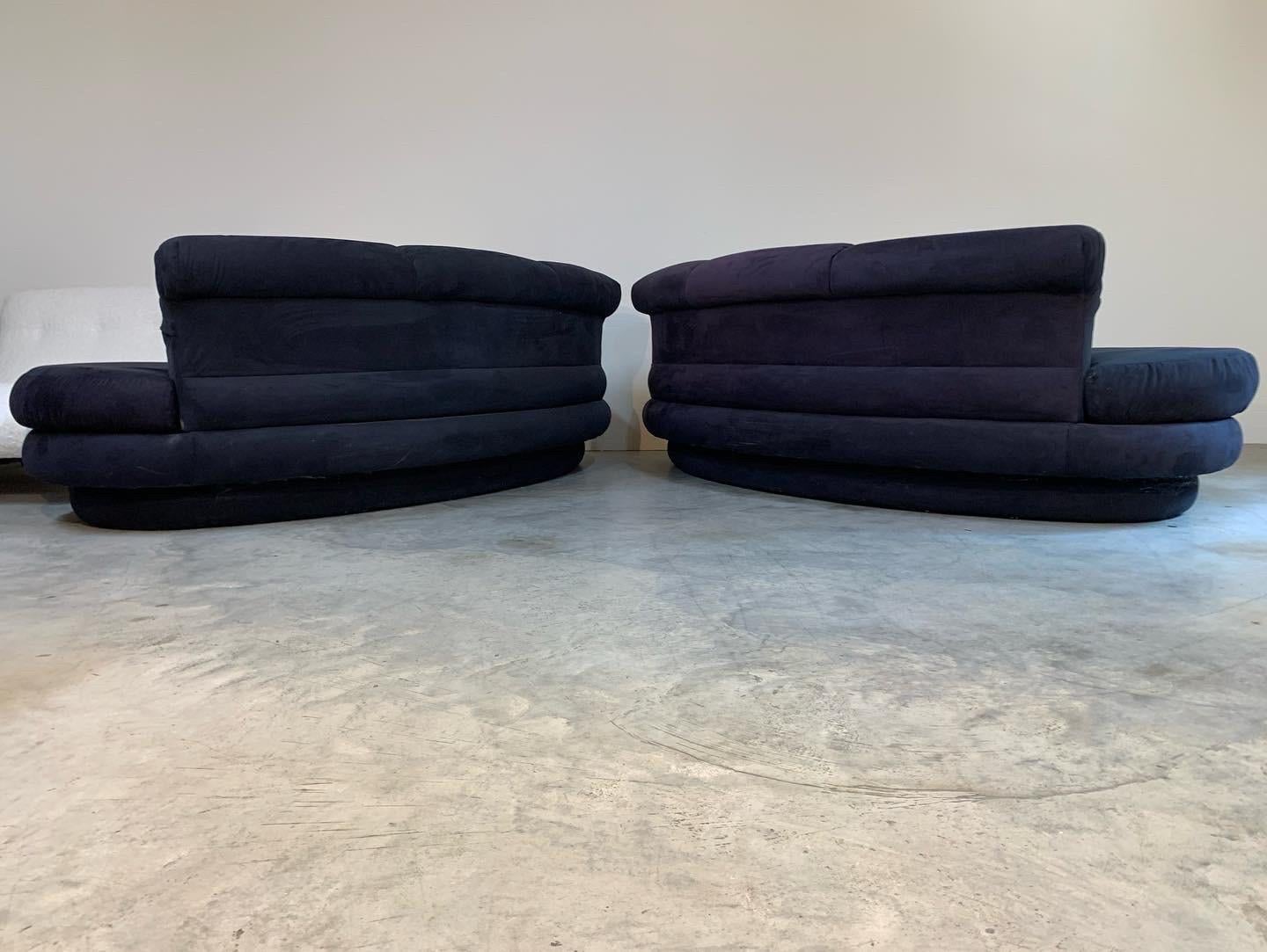 Matched Pair of Curved Kidney Sofas Attributed to Kagan For Directional  In Good Condition In Southampton, NJ