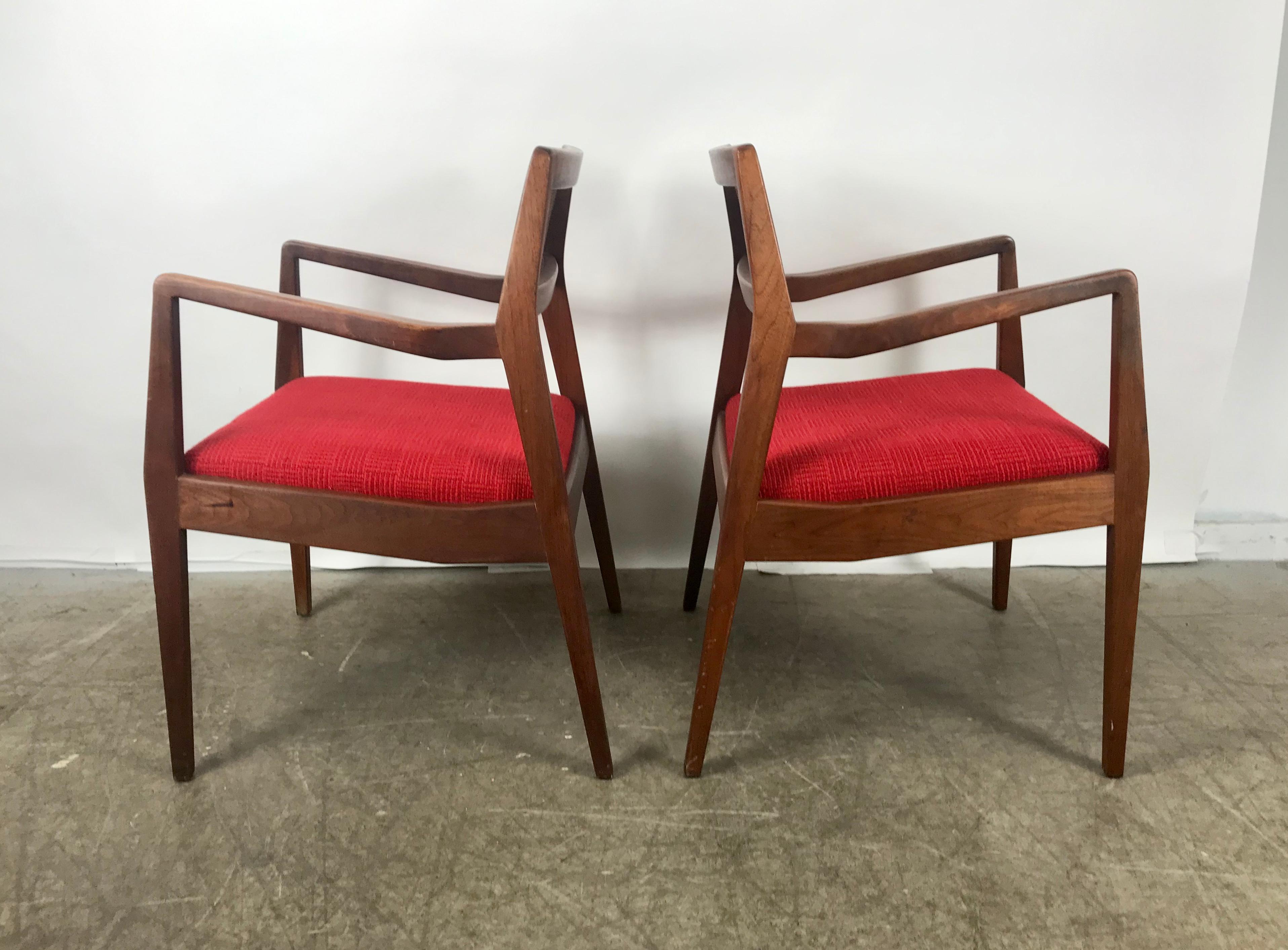Matched Pair of Modernist Jens Risom Walnut and Caned Back Lounge Chair In Good Condition In Buffalo, NY