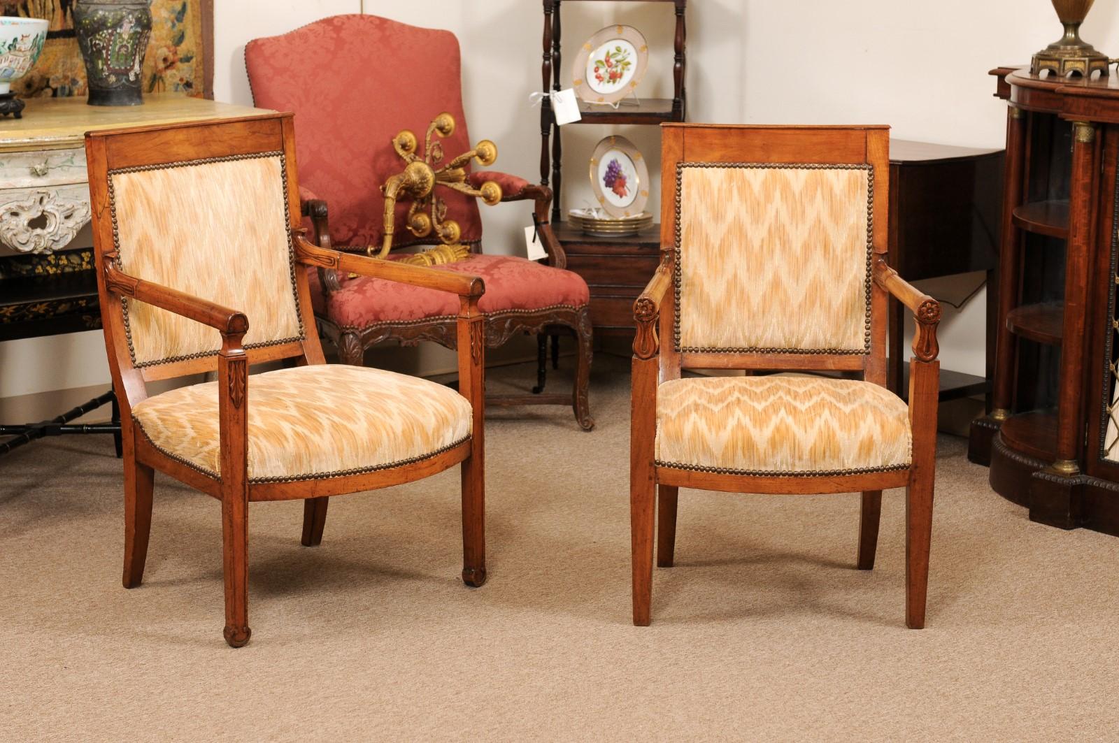 Matched Pair of Neoclassical Style Walnut Armchairs, 20th Century France For Sale 4