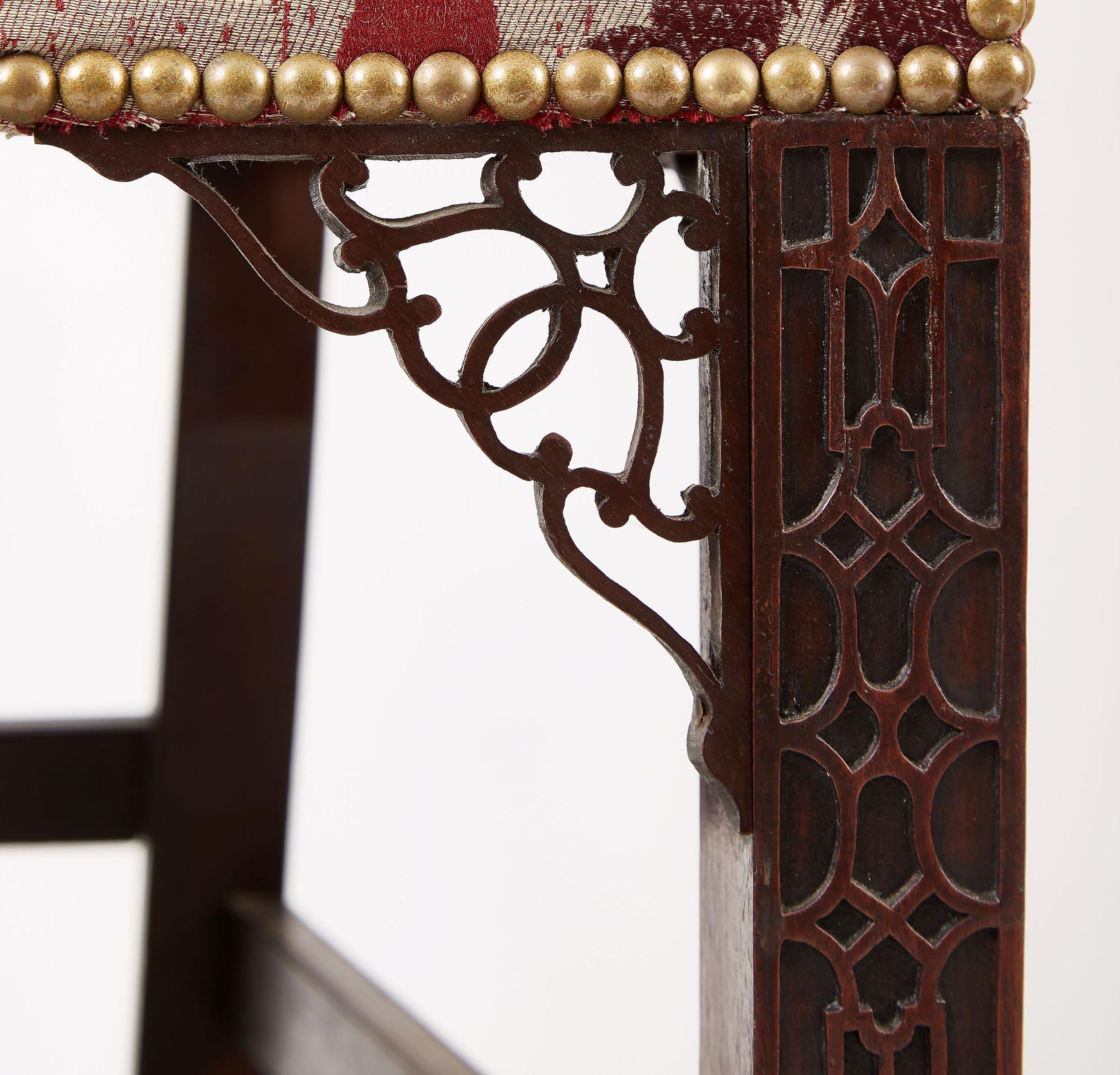 English Matched Pair of Superb Mahogany Chippendale Sidechairs For Sale