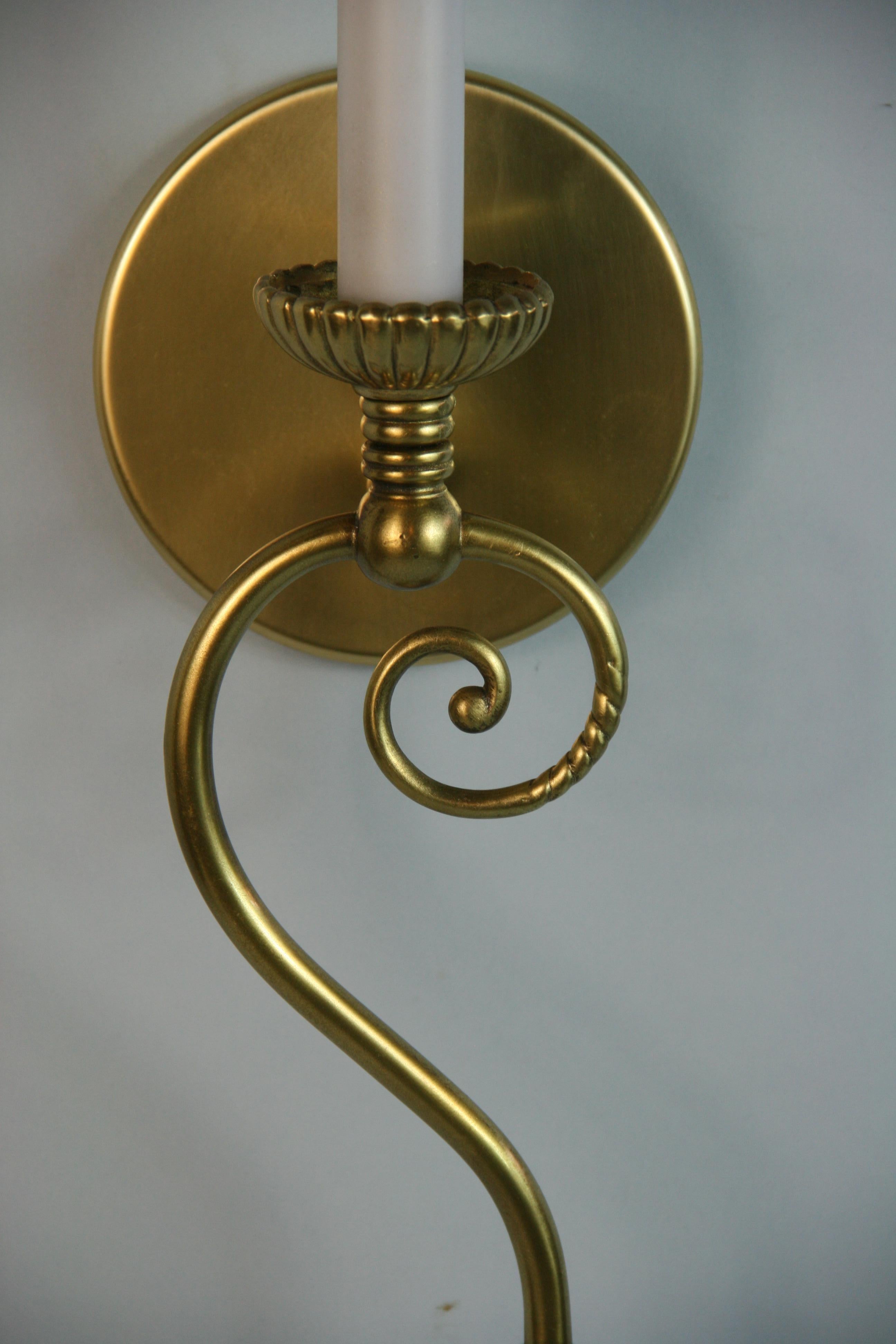  Matched Pair of Swirled Brass Mid Century  Sconces In Good Condition For Sale In Douglas Manor, NY