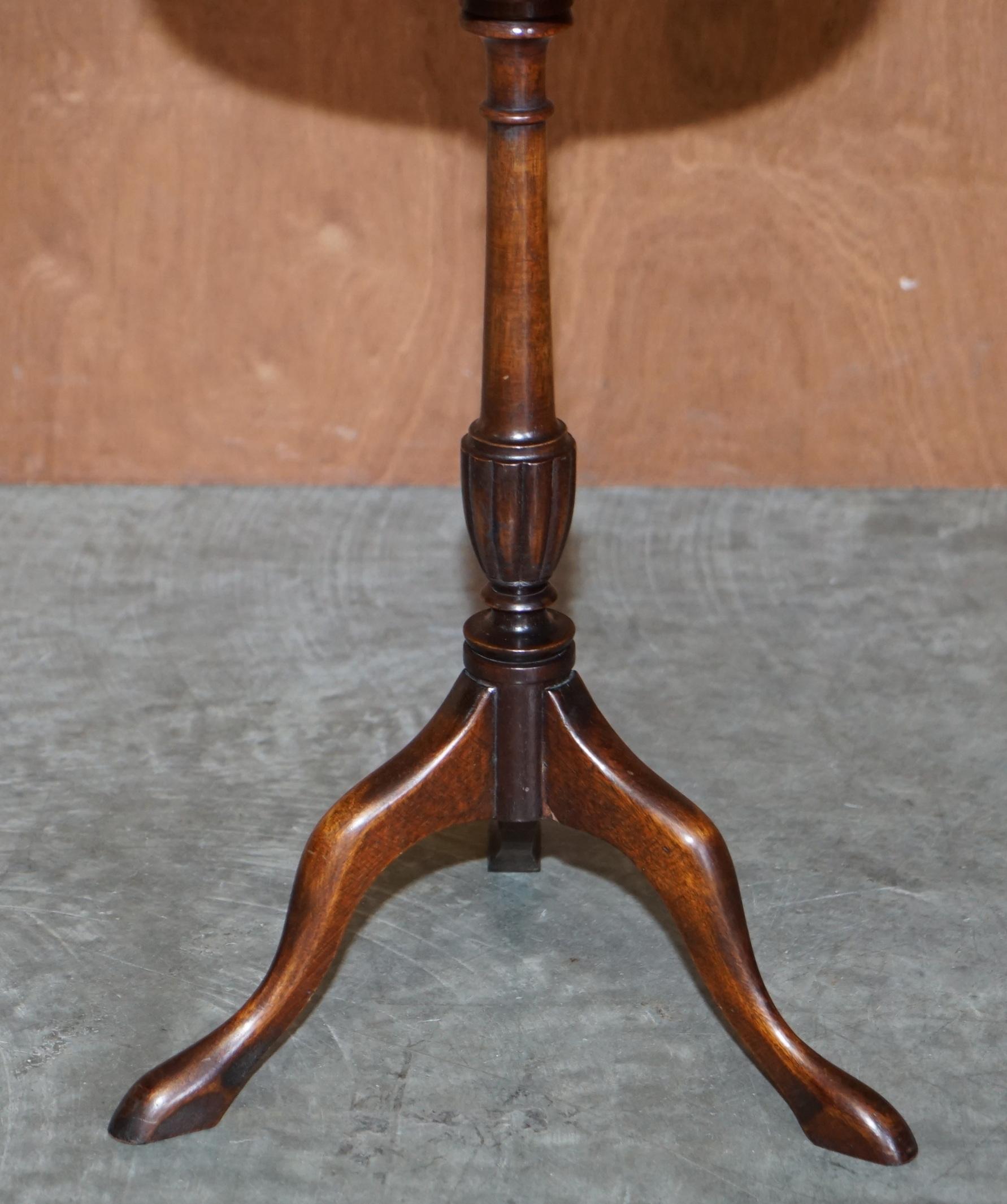 20th Century Matched Pair of Vintage Mahogany Tripod Side End Lamp Wine Tables Nice Form