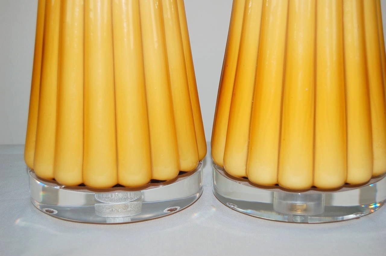 Paar aufeinander abgestimmte Vintage Murano Lampen in Butterscotch Creme (Italienisch) im Angebot