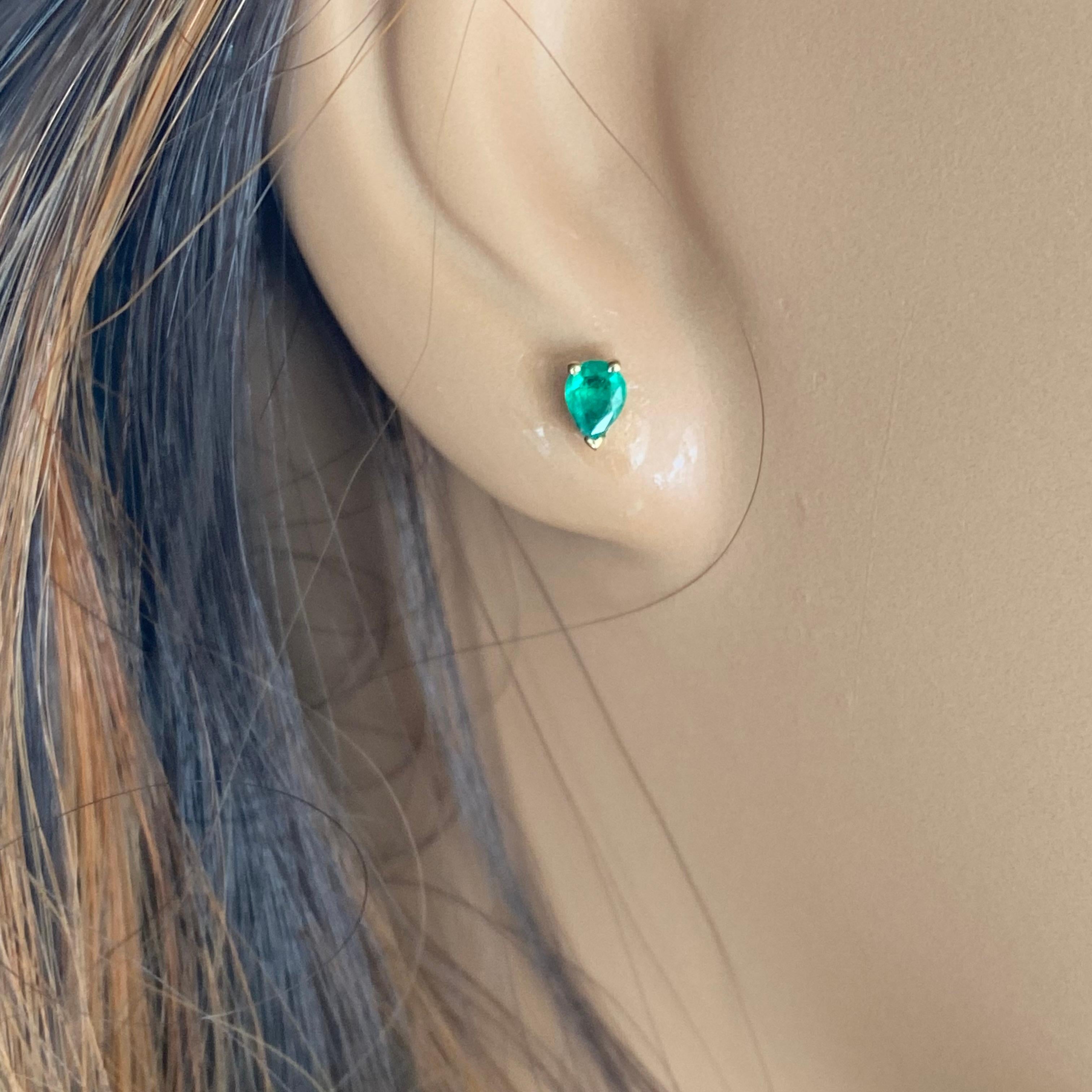 Pear Cut Matched Pair Pear Shaped Emerald 0.45 Carat Yellow Gold 0.20 Inch Stud Earrings For Sale