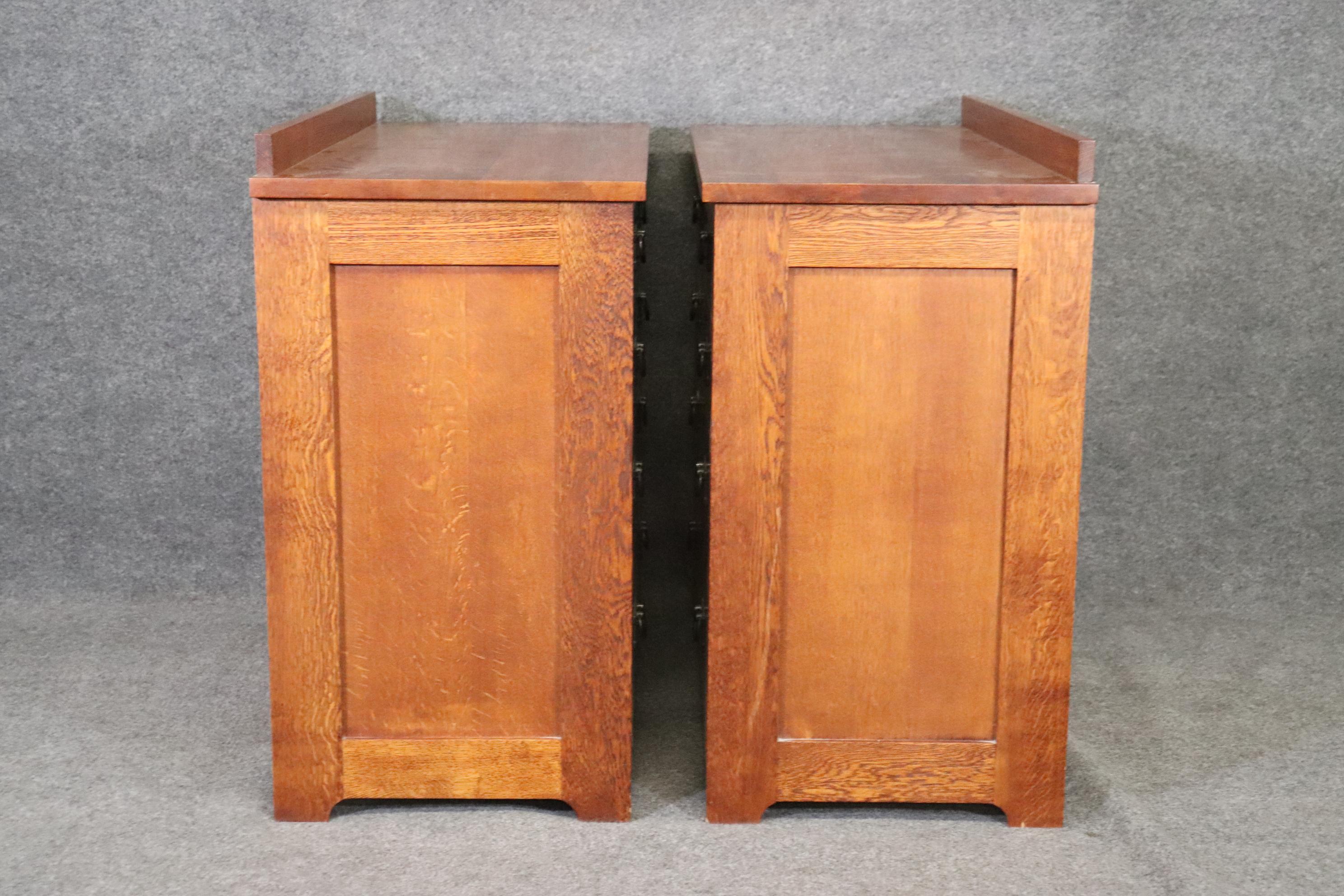 Matched Pair Solid American Quarter-Sawn Oak Mission Style Dressers In Good Condition In Swedesboro, NJ