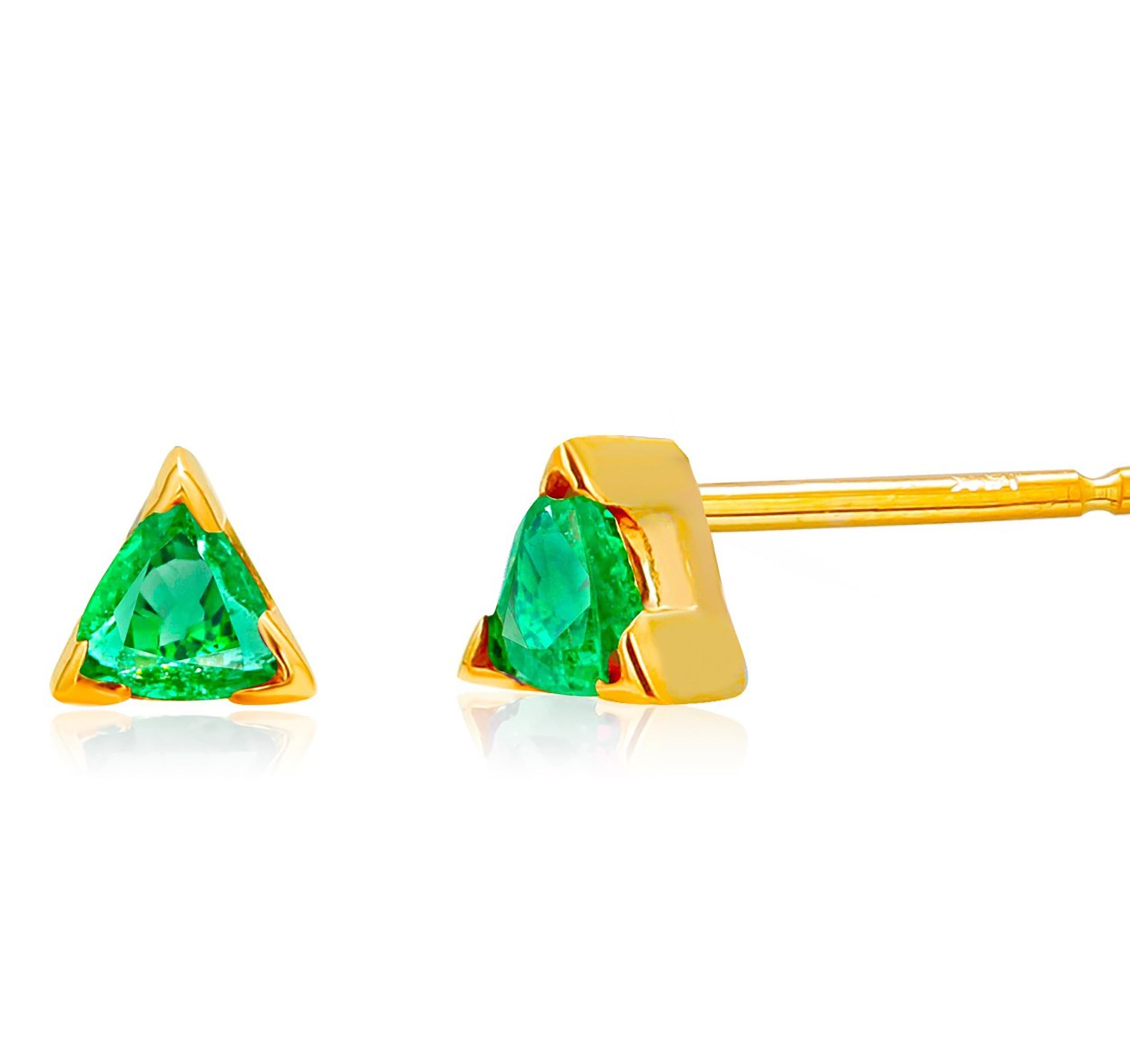 Matched Pair Trillion Emerald 0.30 Carat Yellow Gold 0.17 Inch Stud Earrings For Sale