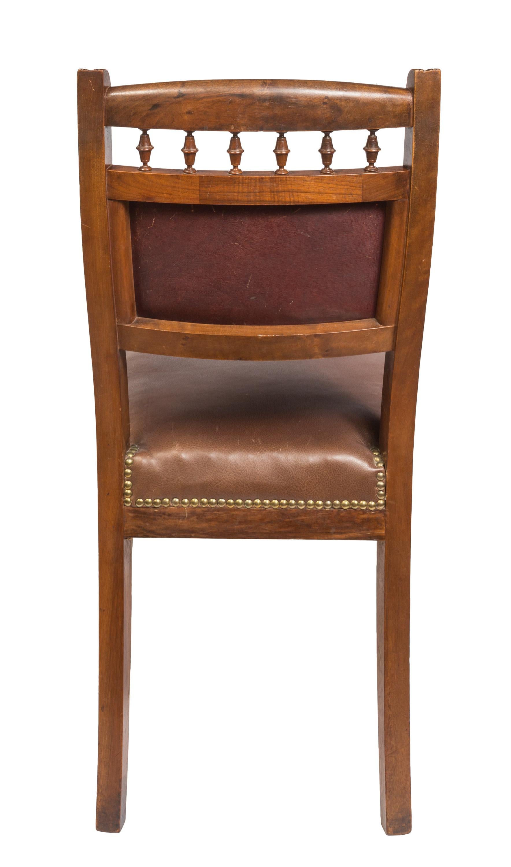 Matched Pair Victorian Style Chocolate Brown Leather Upholstered Dining Chairs In Good Condition For Sale In Madrid, ES