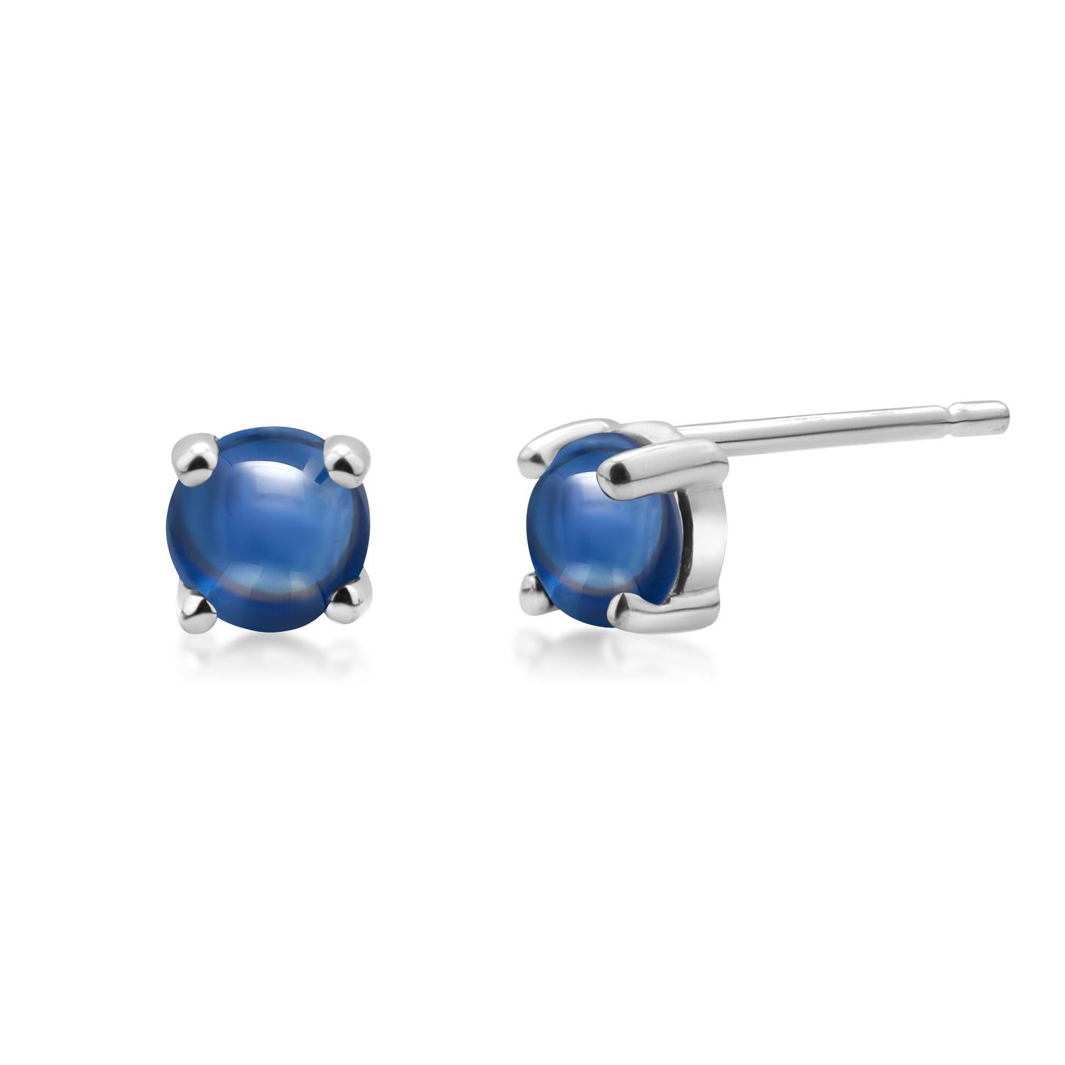Ronde appariée  Clous d'oreilles en or blanc d'un carat et saphirs cabochons de 0,18 pouce Unisexe en vente