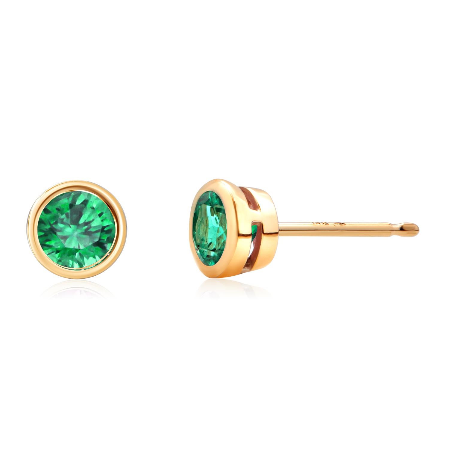 Matched Round Emeralds 0.35 Carats 0.17 Inch 14 Karat Yellow Gold Stud Earrings  For Sale 1
