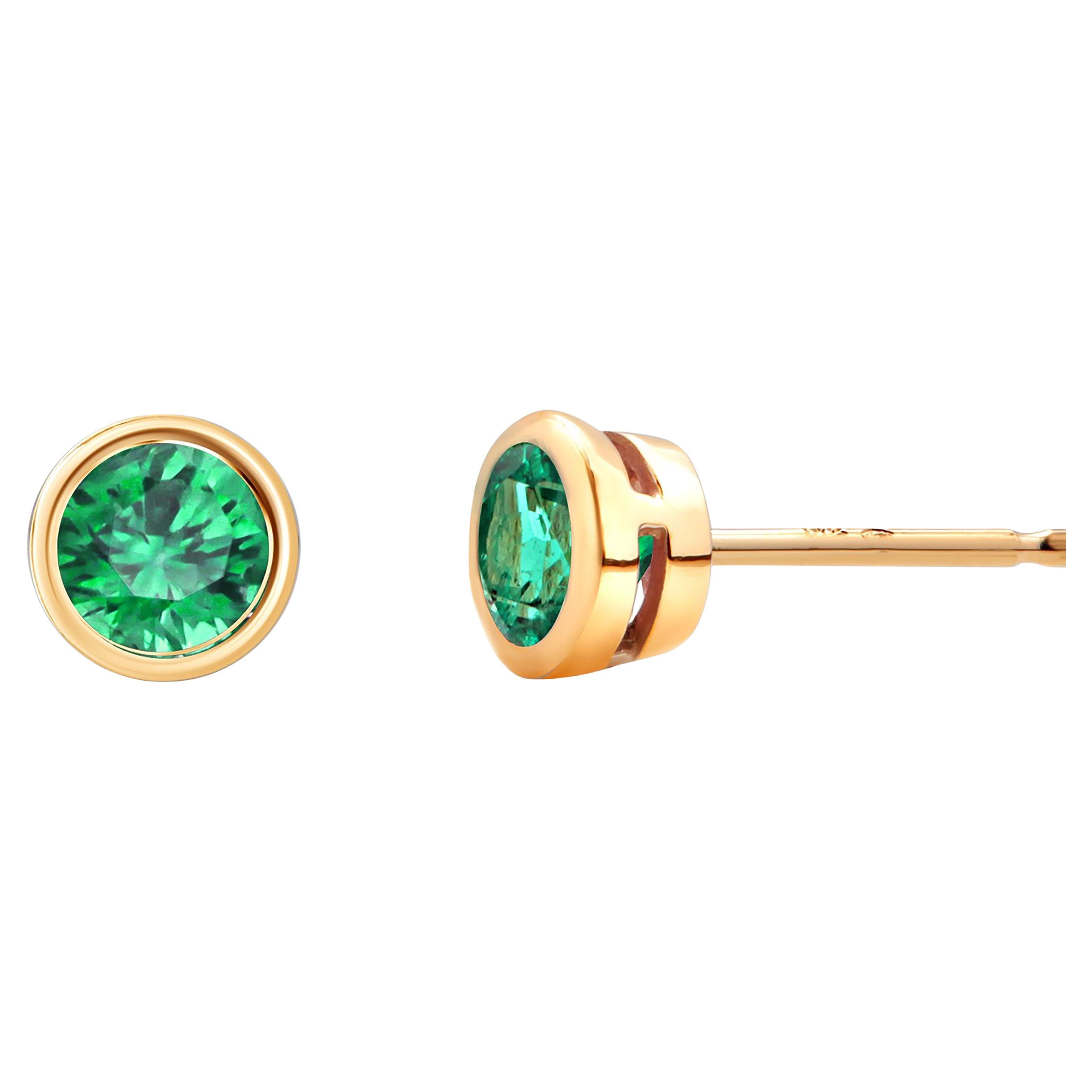 Matched Round Emeralds 0.35 Carats 0.17 Inch 14 Karat Yellow Gold Stud Earrings  For Sale