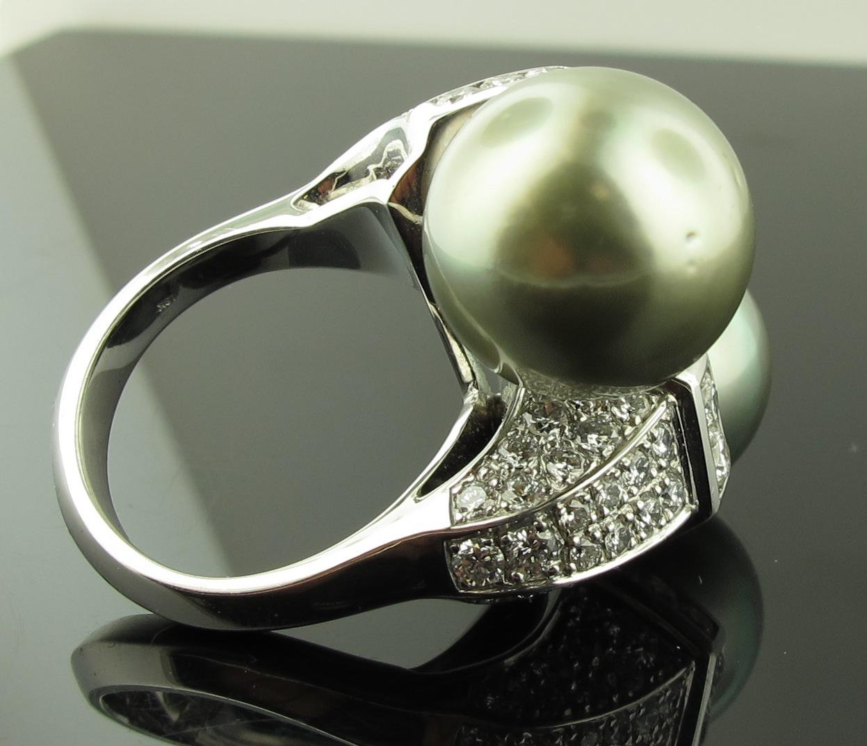 Matched Tahitian Pearl and Diamond Cross-Over Ring in 18 karat white gold  In Excellent Condition For Sale In Palm Desert, CA