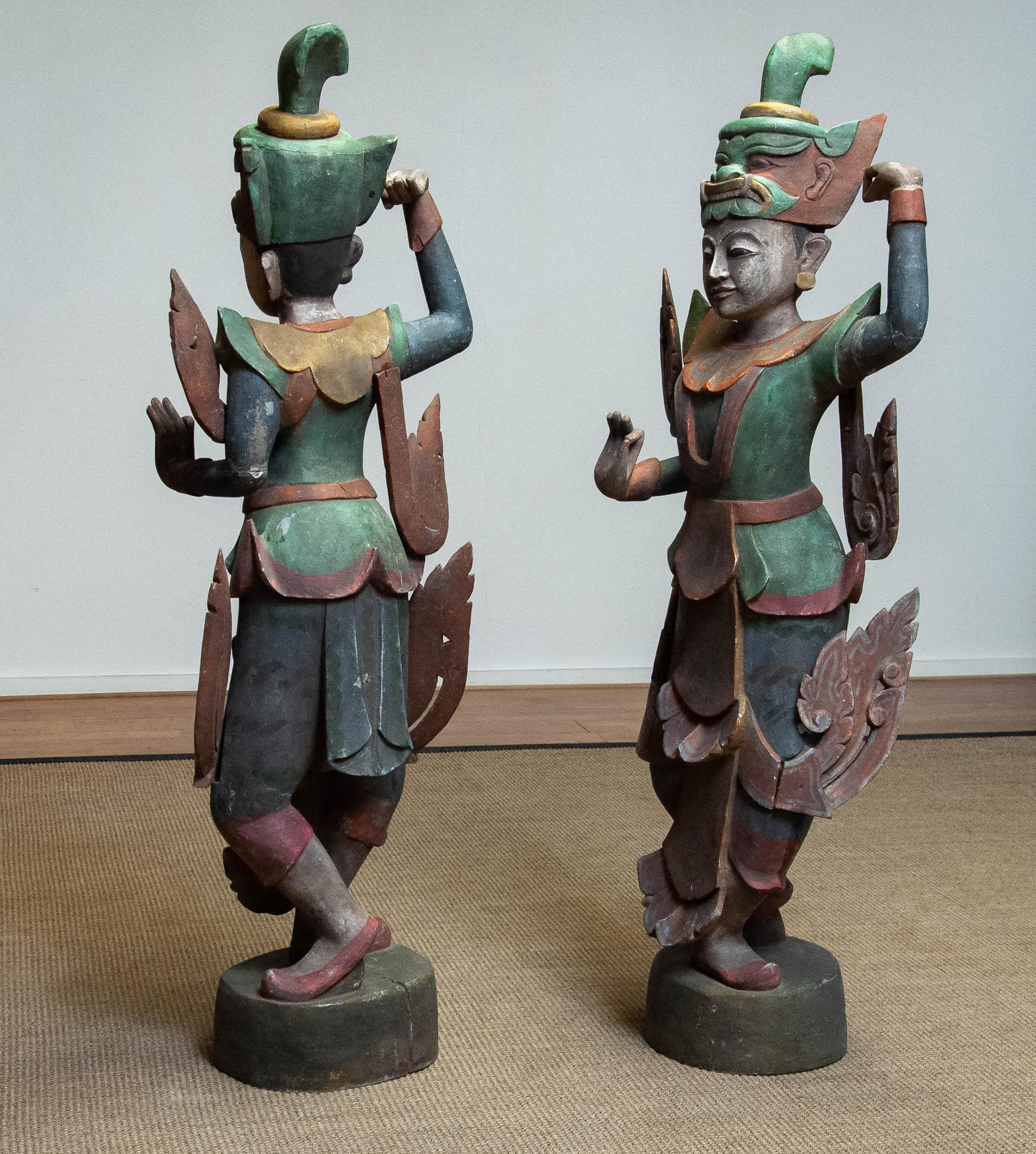 Matching Couple / Pair Large Polychromed Burmese Nat Temple Dancers en vente 1