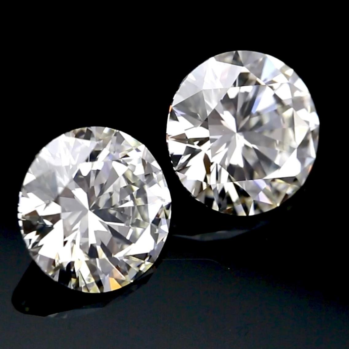 Moderno Coppia di diamanti tondi Brillianti 3,37ct e 3,27ct K-VS1/VVS2 GIA EX in vendita