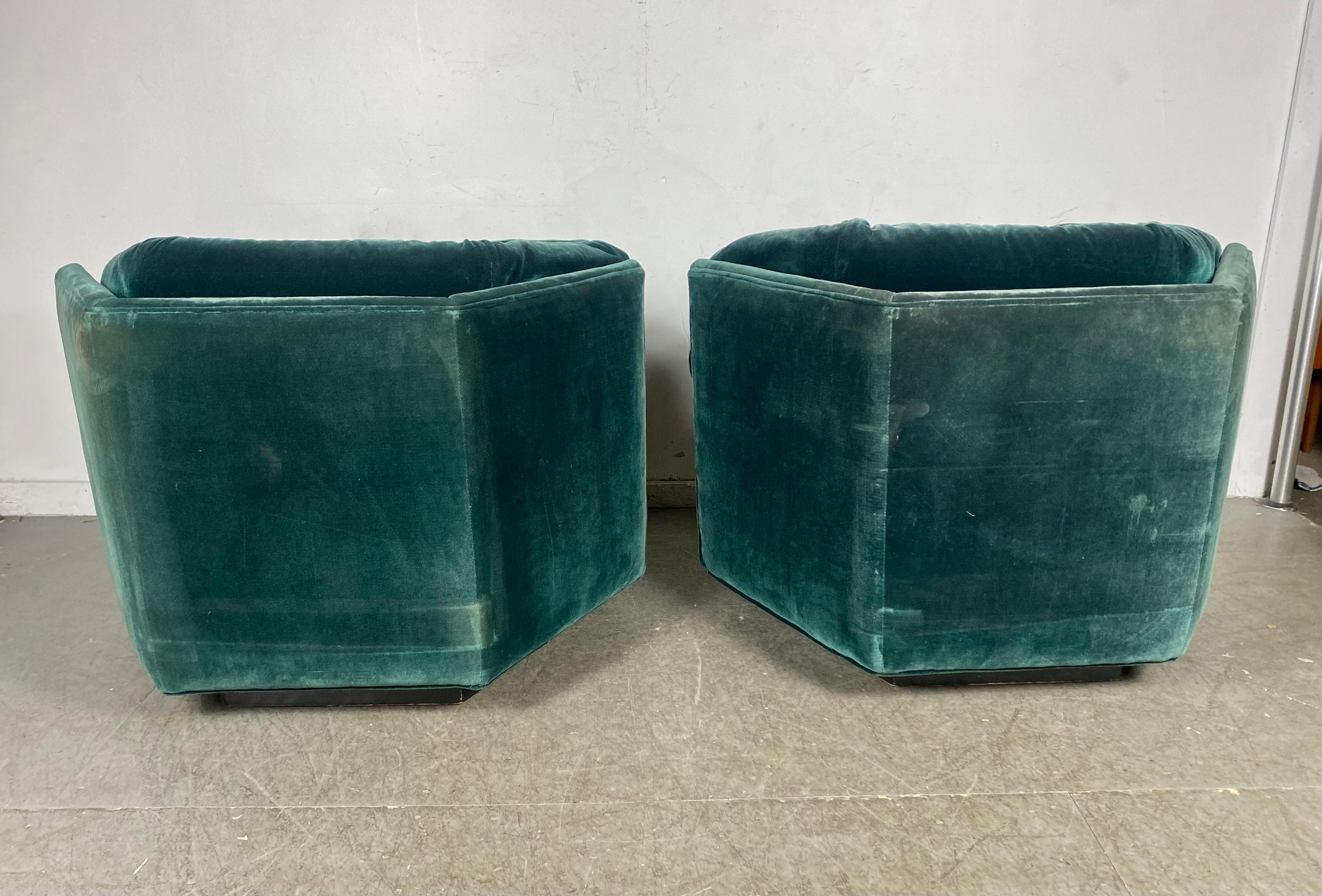 Paire assortie de fauteuils de salon Hex en mohair vert émeraude Bernhardt des années 1970 en vente 2