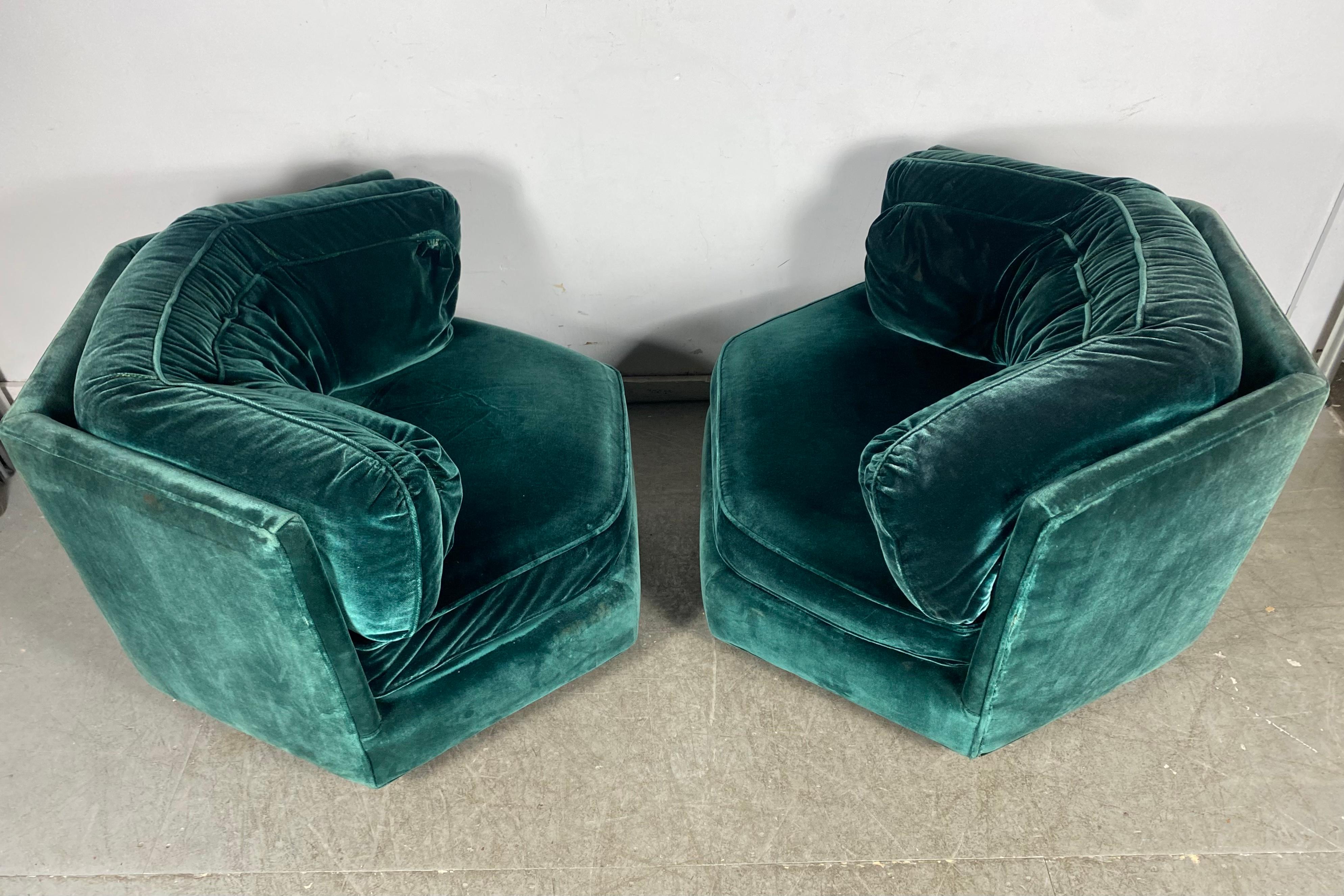 Paire assortie de fauteuils de salon Hex en mohair vert émeraude Bernhardt des années 1970 en vente 3
