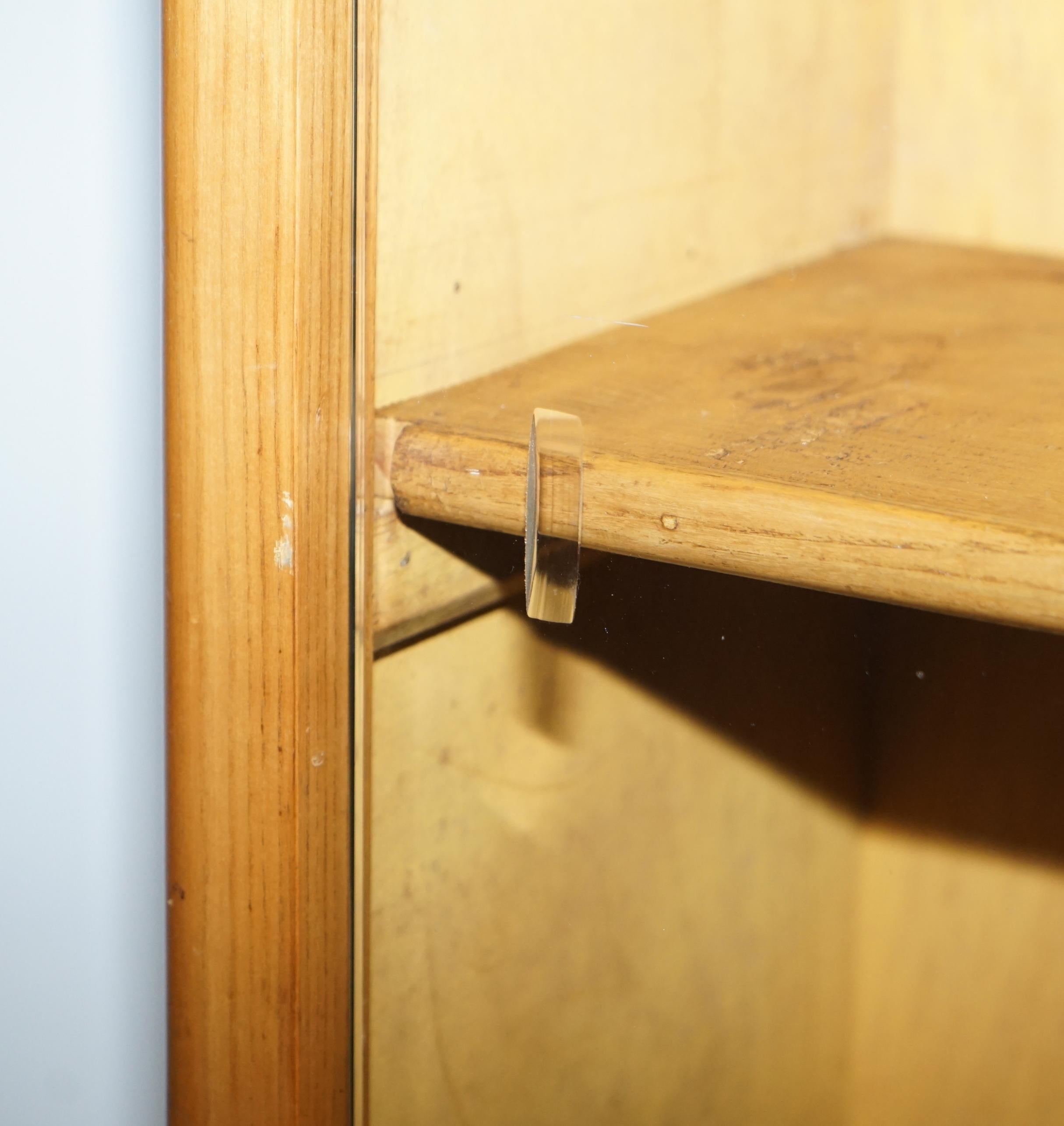 Coppia di librerie da studio in Oak con ante smaltate in vendita 3