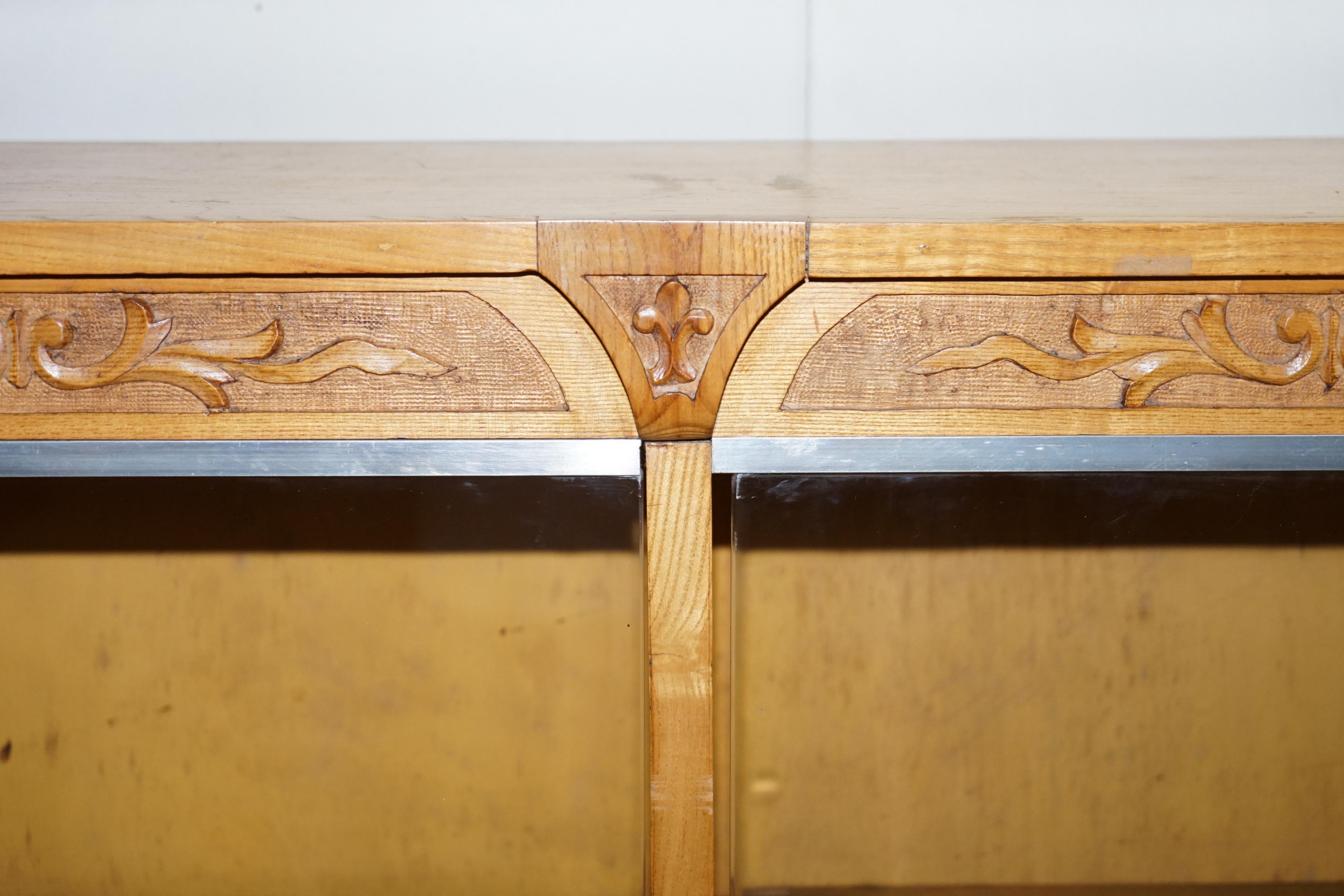 Pelle Coppia di librerie da studio in Oak con ante smaltate in vendita