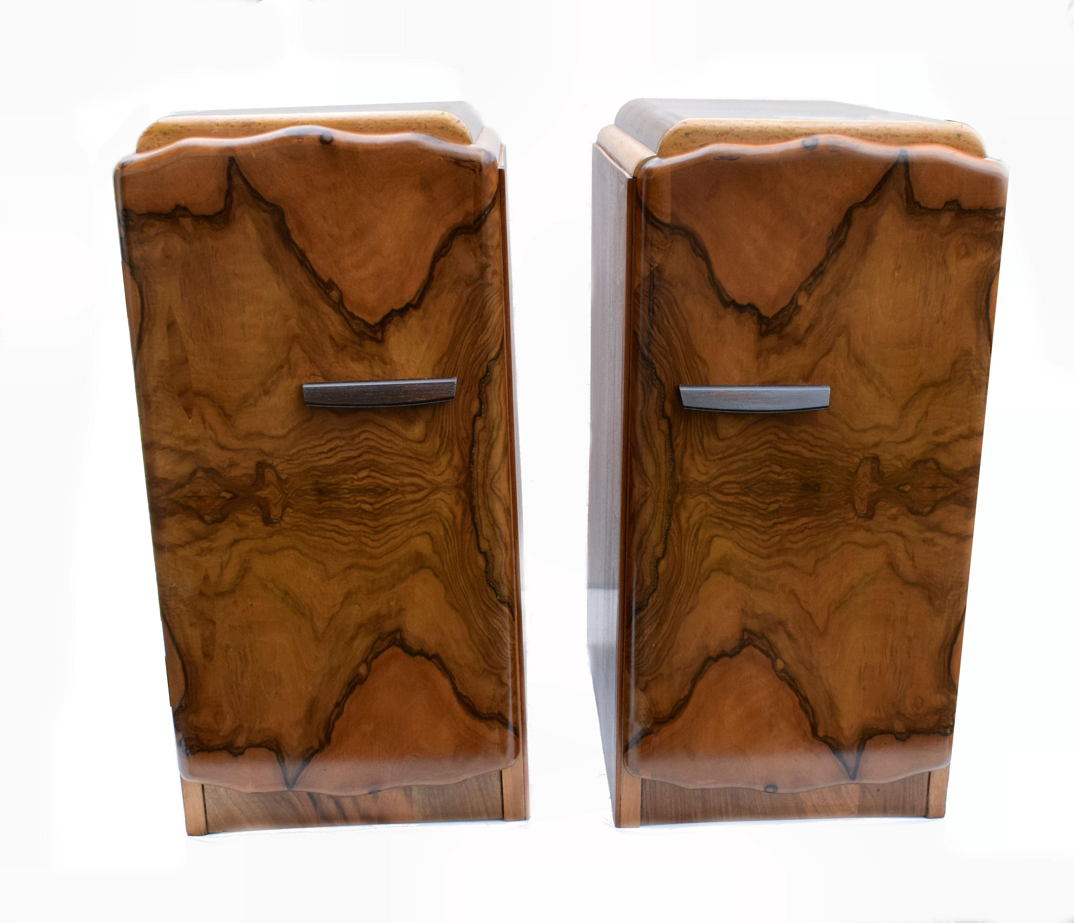 Matching Pair of 1930s Art Deco Walnut And Maple Bedside Tables 1