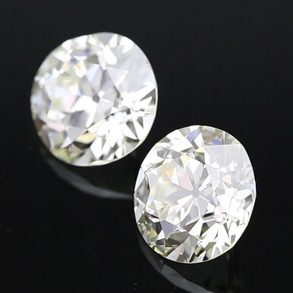 Paire de diamants européens de 4ct chacun**.

Découvrez l'élégance intemporelle de cette **paire de diamants assortis de 4 carats chacun, de taille Elegings Antiques** - une trouvaille extraordinaire pour les collectionneurs et les connaisseurs de