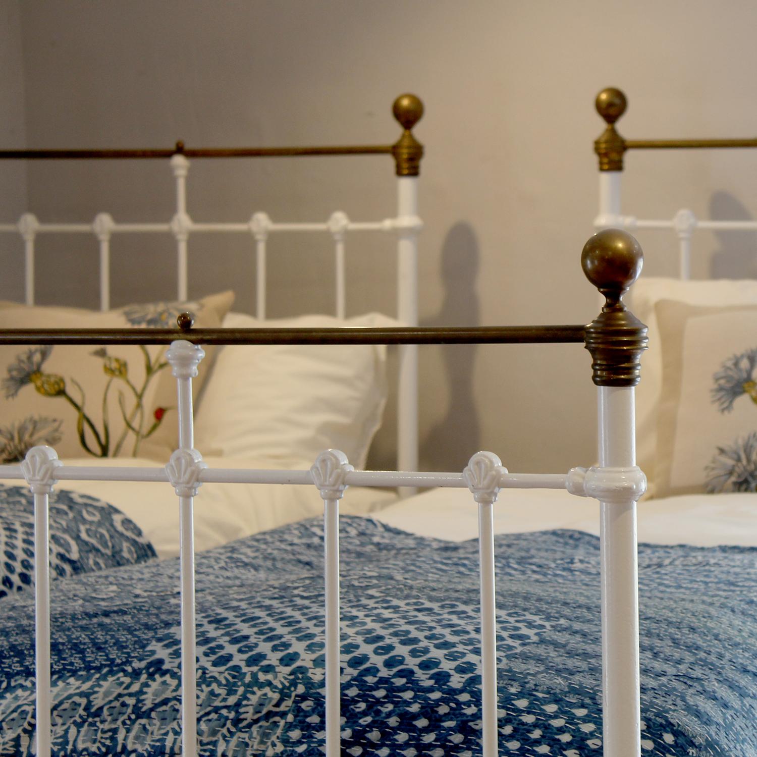 Victorian Matching Pair of Antique Cast Iron Antique Beds in White MP68 For Sale