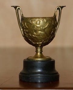 MATCHiNG PAIR OF ANTIQUE ROMAN GRAND TOUR HERCULES GILT BRASS MARBLE BASE CUPS