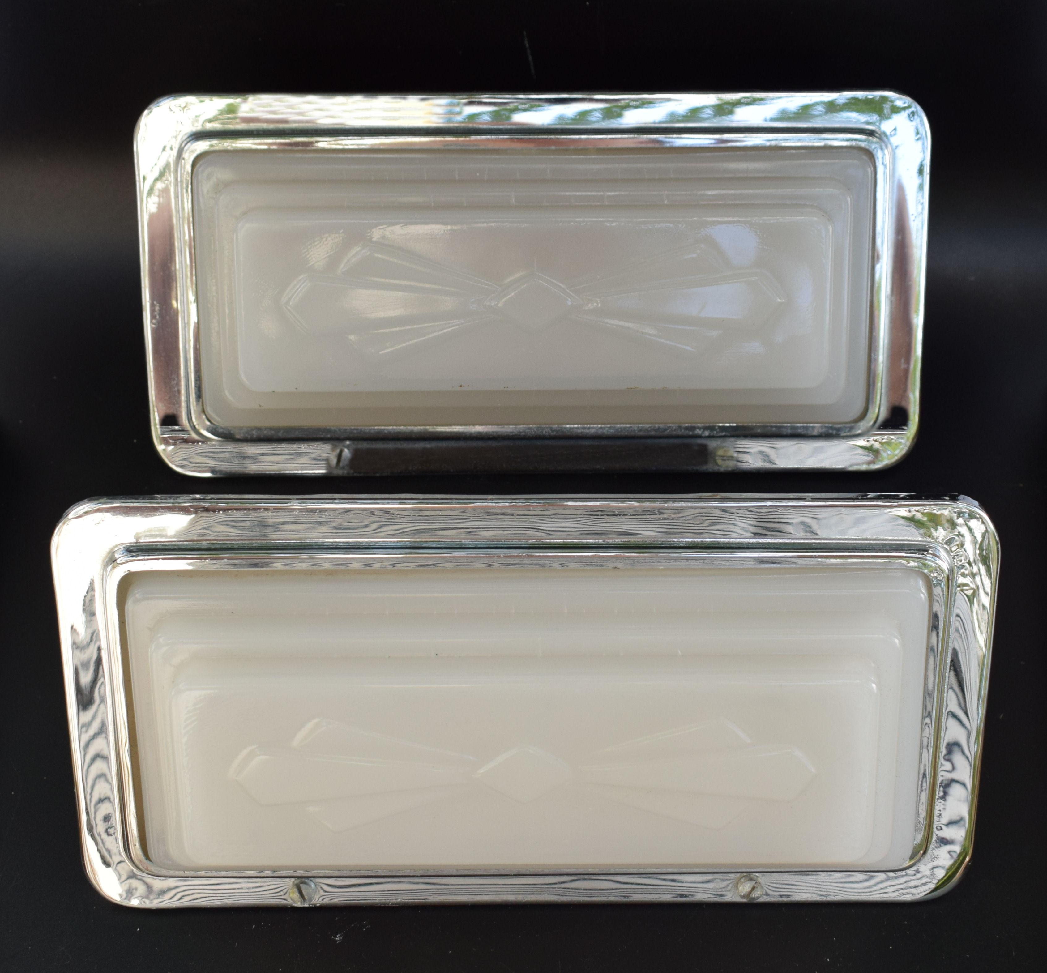 English Matching Pair of Art Deco Chrome and Glass Wall Lights, 1930s