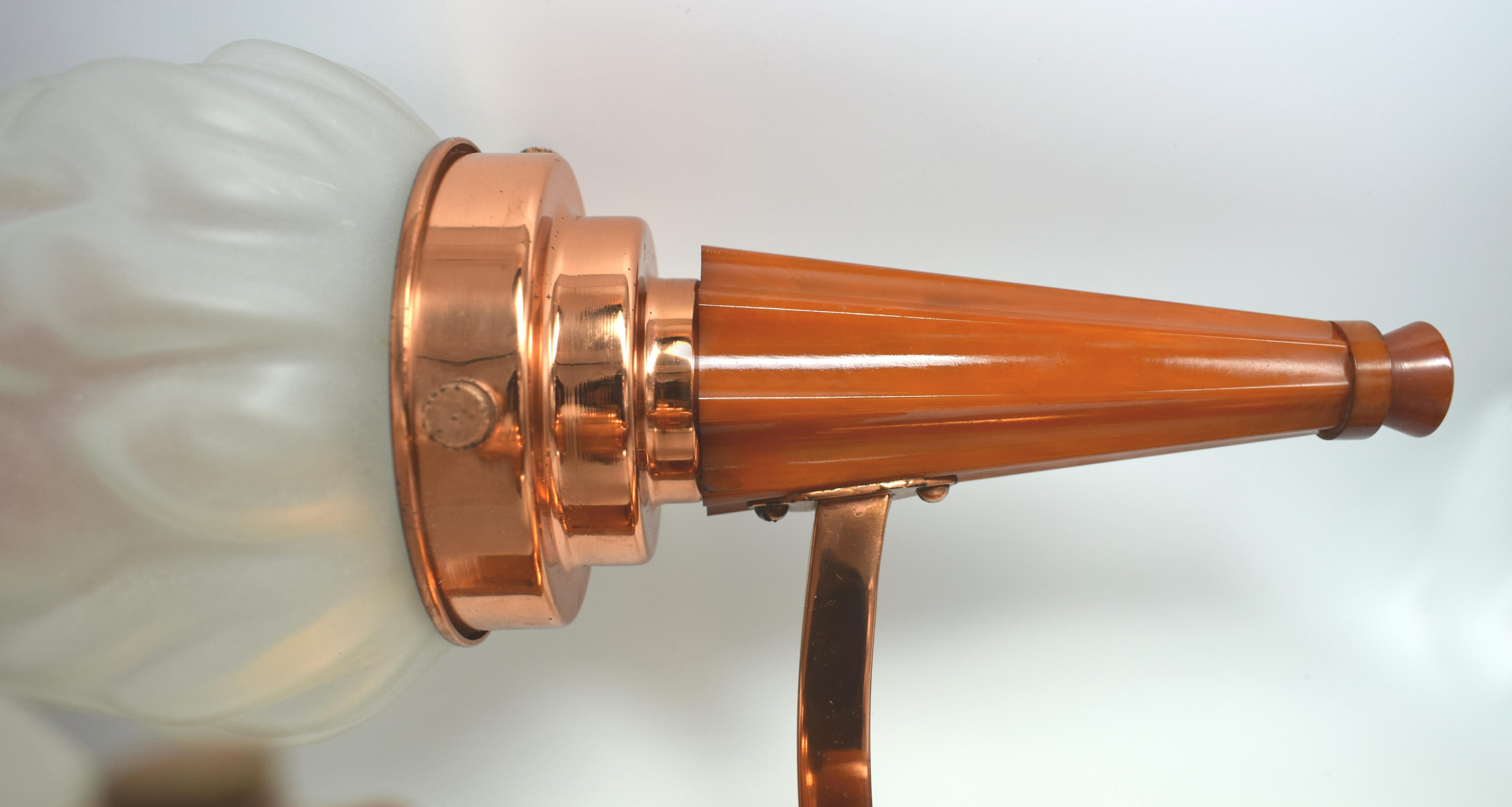 XX secolo Coppia di lampade da parete a doppia fiamma in stile Art Deco, circa 1930 in vendita