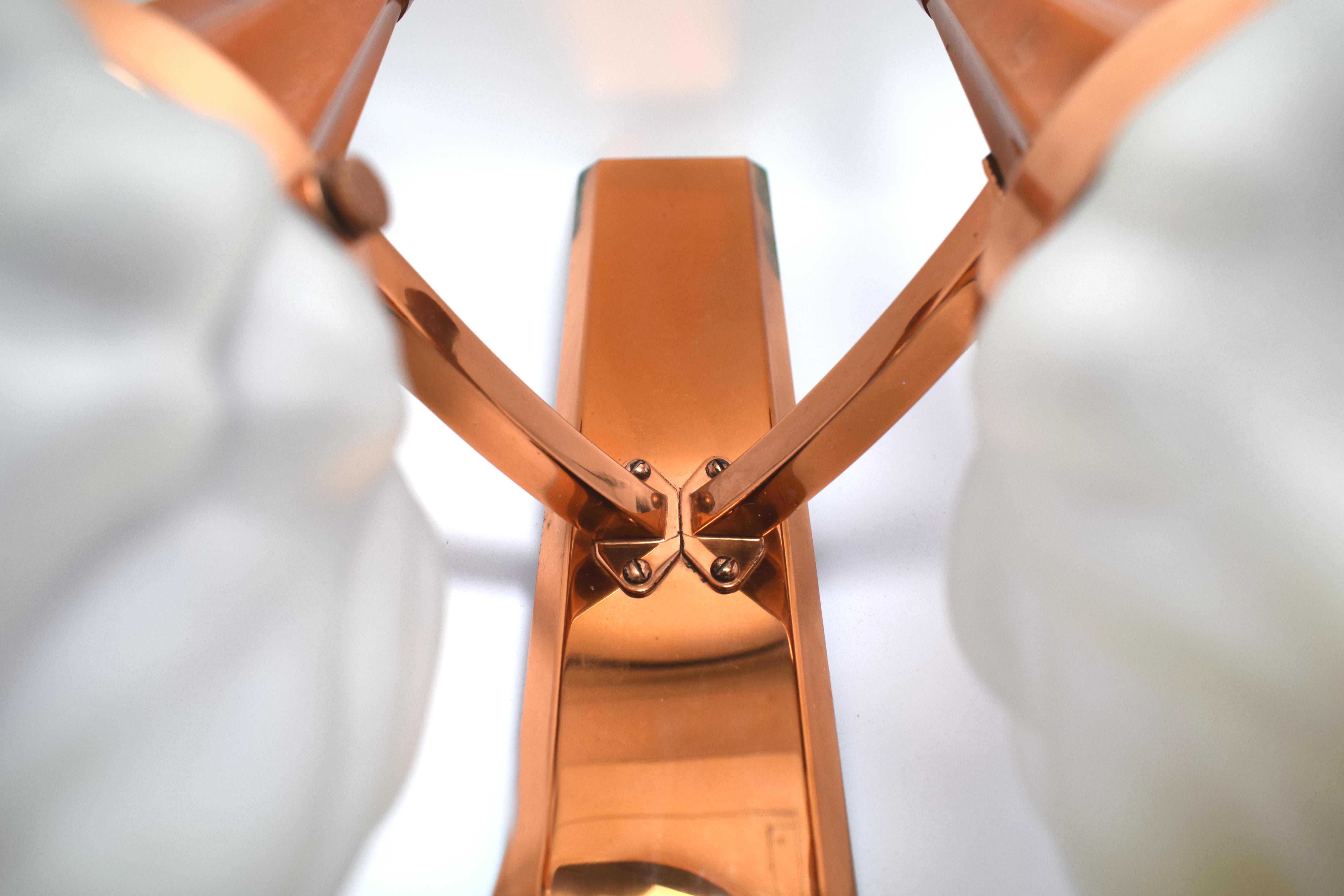 Coppia di lampade da parete a doppia fiamma in stile Art Deco, circa 1930 in vendita 1