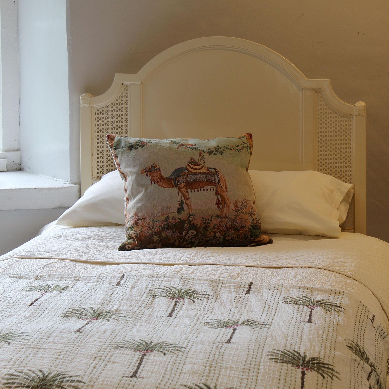 Victorian Matching Pair of Art Deco Style Antique Platform Beds in Cream MP61 For Sale