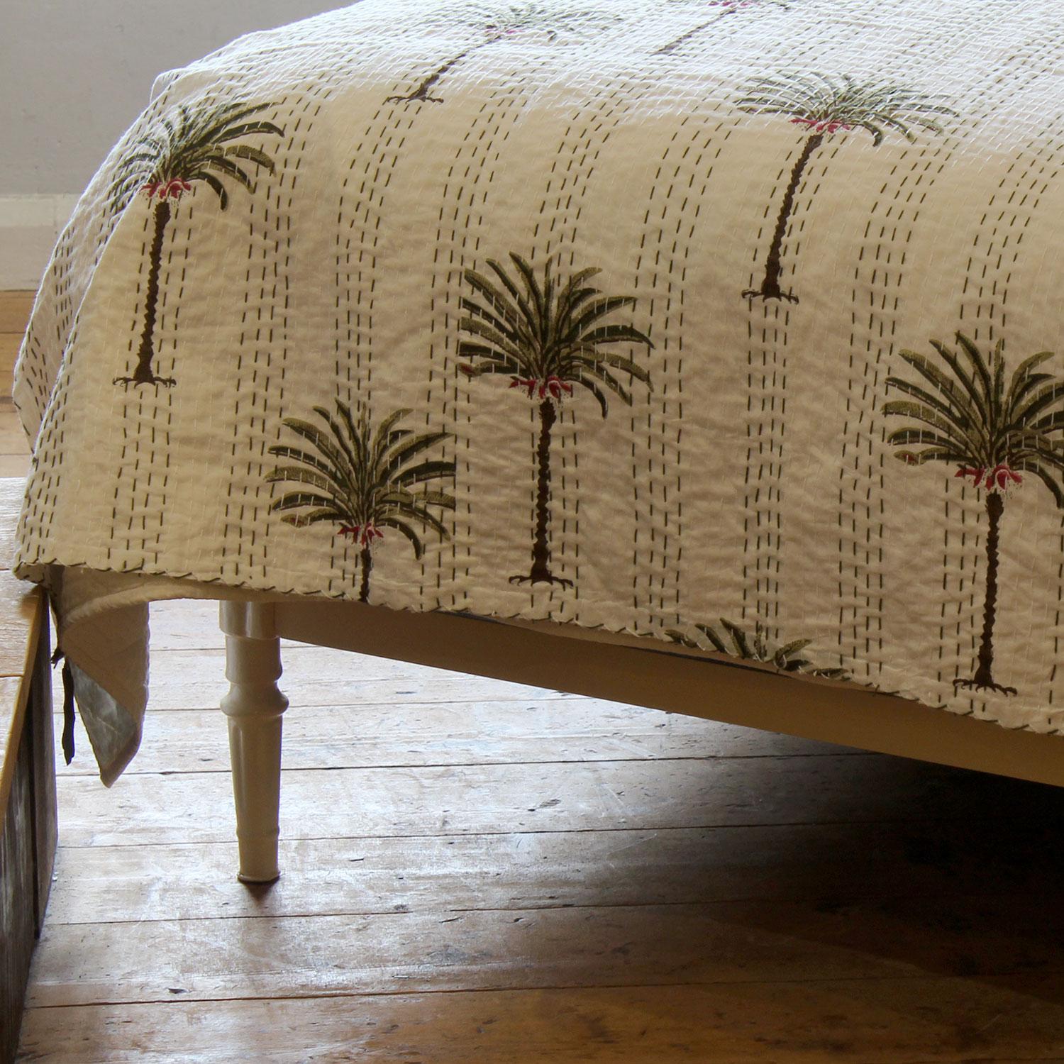 Matching Pair of Art Deco Style Antique Platform Beds in Cream MP61 In Good Condition For Sale In Wrexham, GB