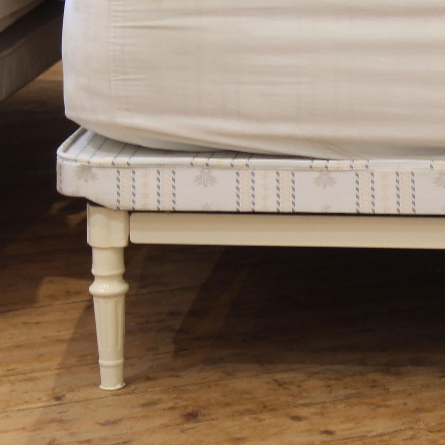 20th Century Matching Pair of Art Deco Style Antique Platform Beds in Cream MP61 For Sale