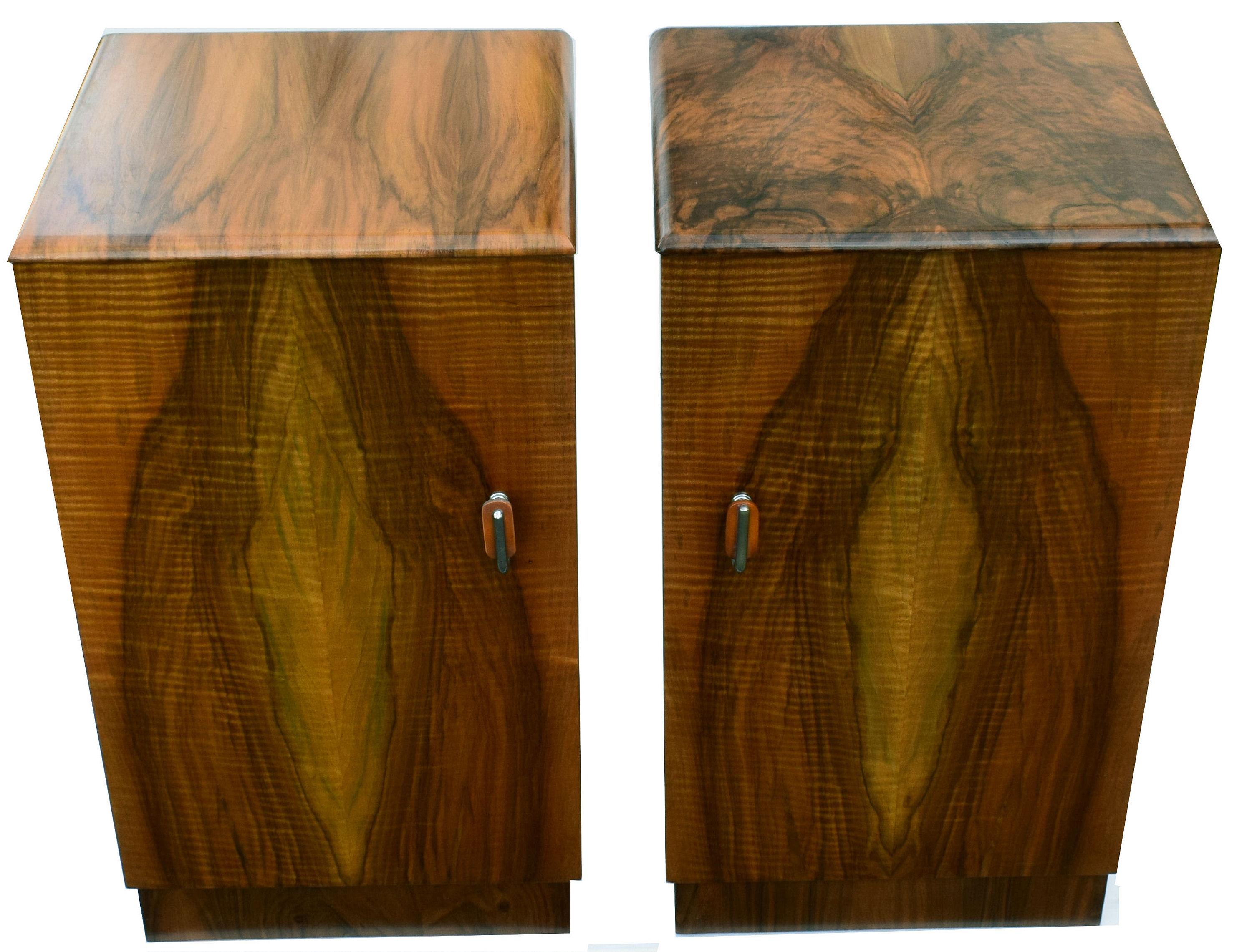 Matching Pair of Art Deco Walnut Bedside Table Cabinets In Good Condition In Devon, England